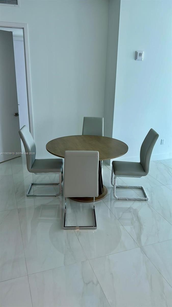 See details 1204 2 / 3 1382 sq. ft. $ 2025-12-02 0 Photo