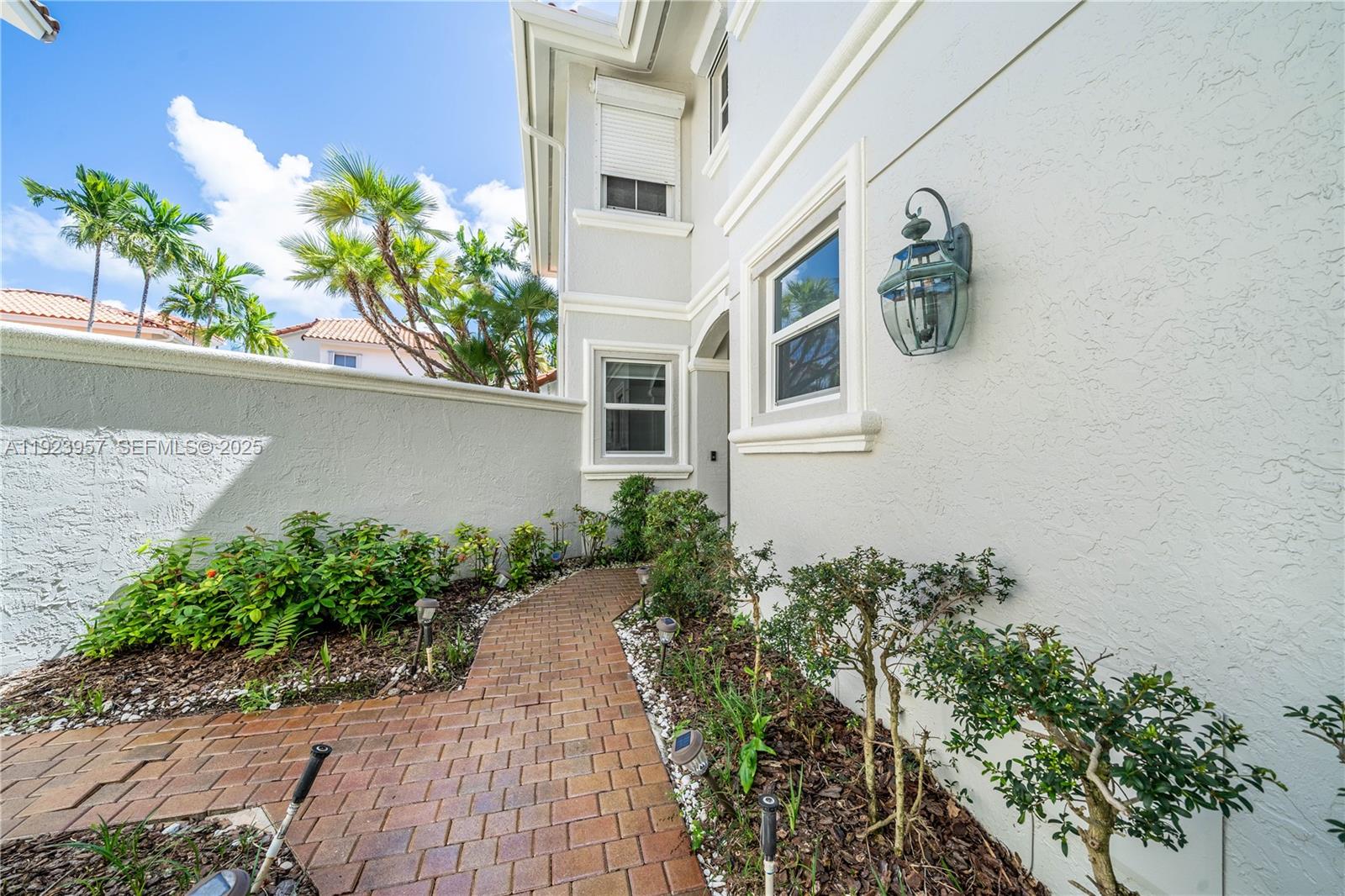 Photo of 1547 Mariner Way (1547), Hollywood, Florida, 33019 -