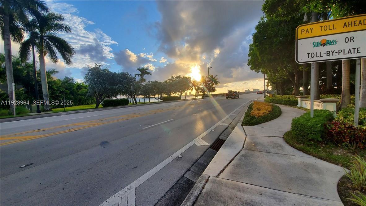   /   кв.футов $ 2025-12-02 0 Фото