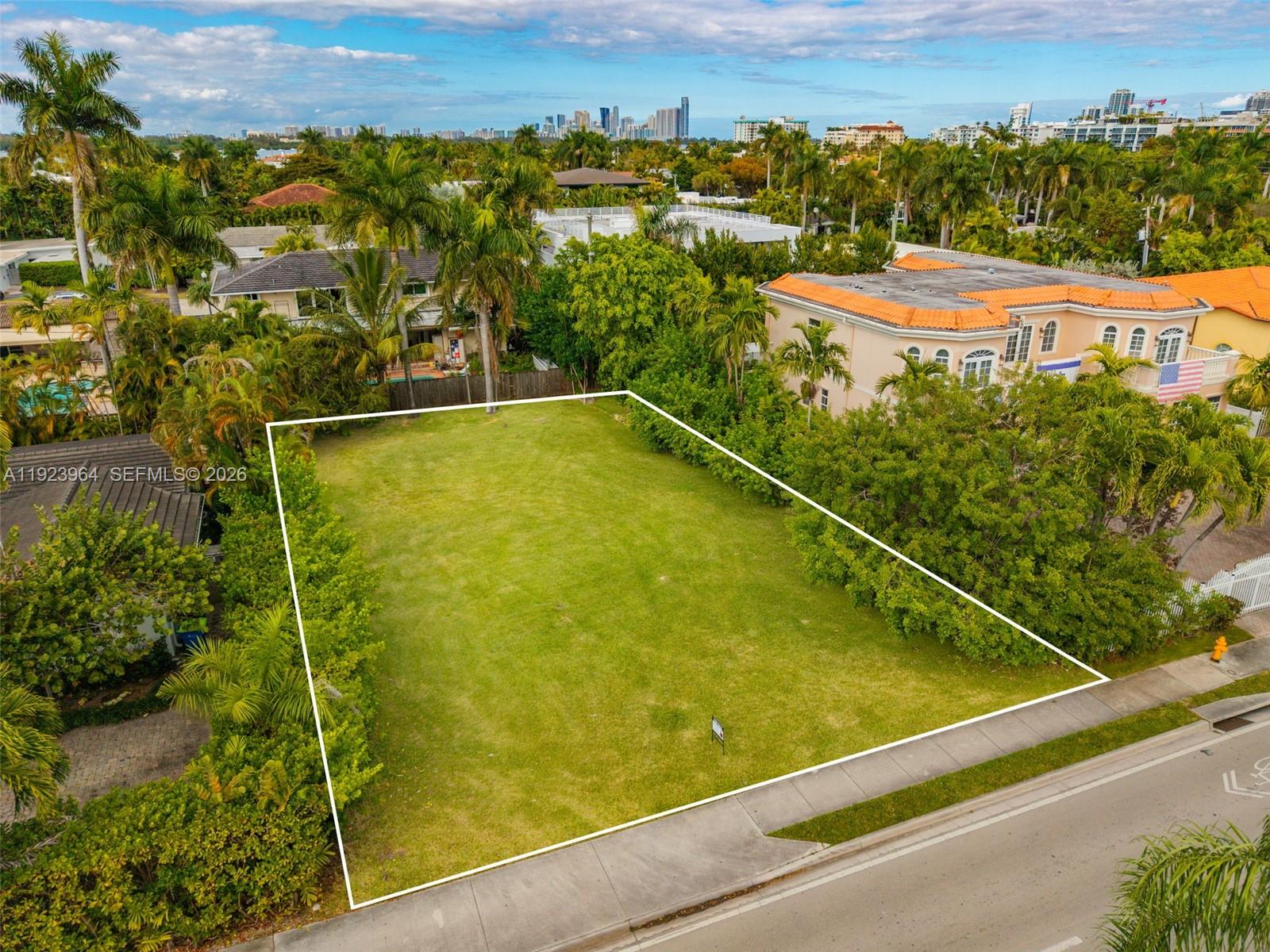   /   кв.футов $ 2025-12-02 0 Фото