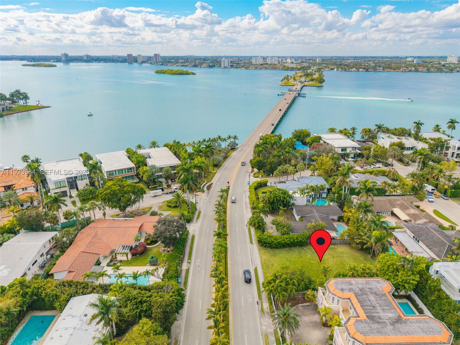   /   кв.футов $ 2025-12-02 0 Фото