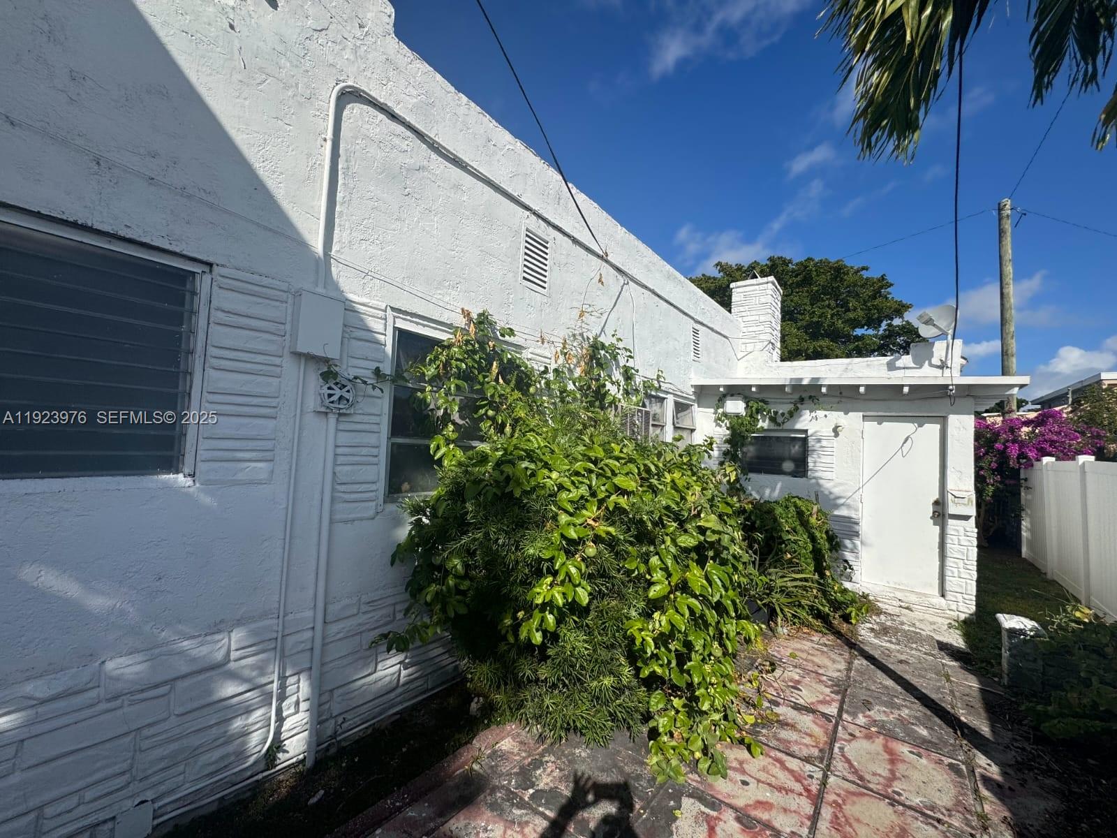 See details / 5017 sq. ft. $ 2025-12-02 0 Photo