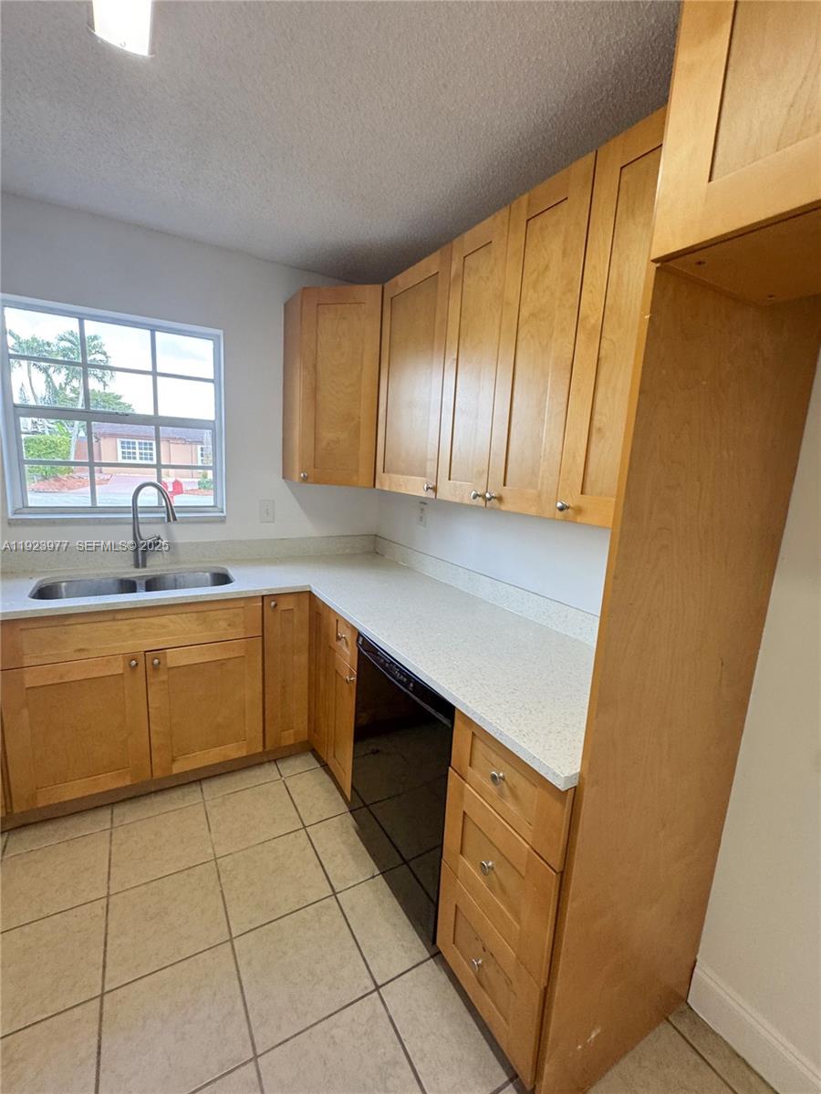 See details / 3064 sq. ft. $ 2025-12-02 0 Photo