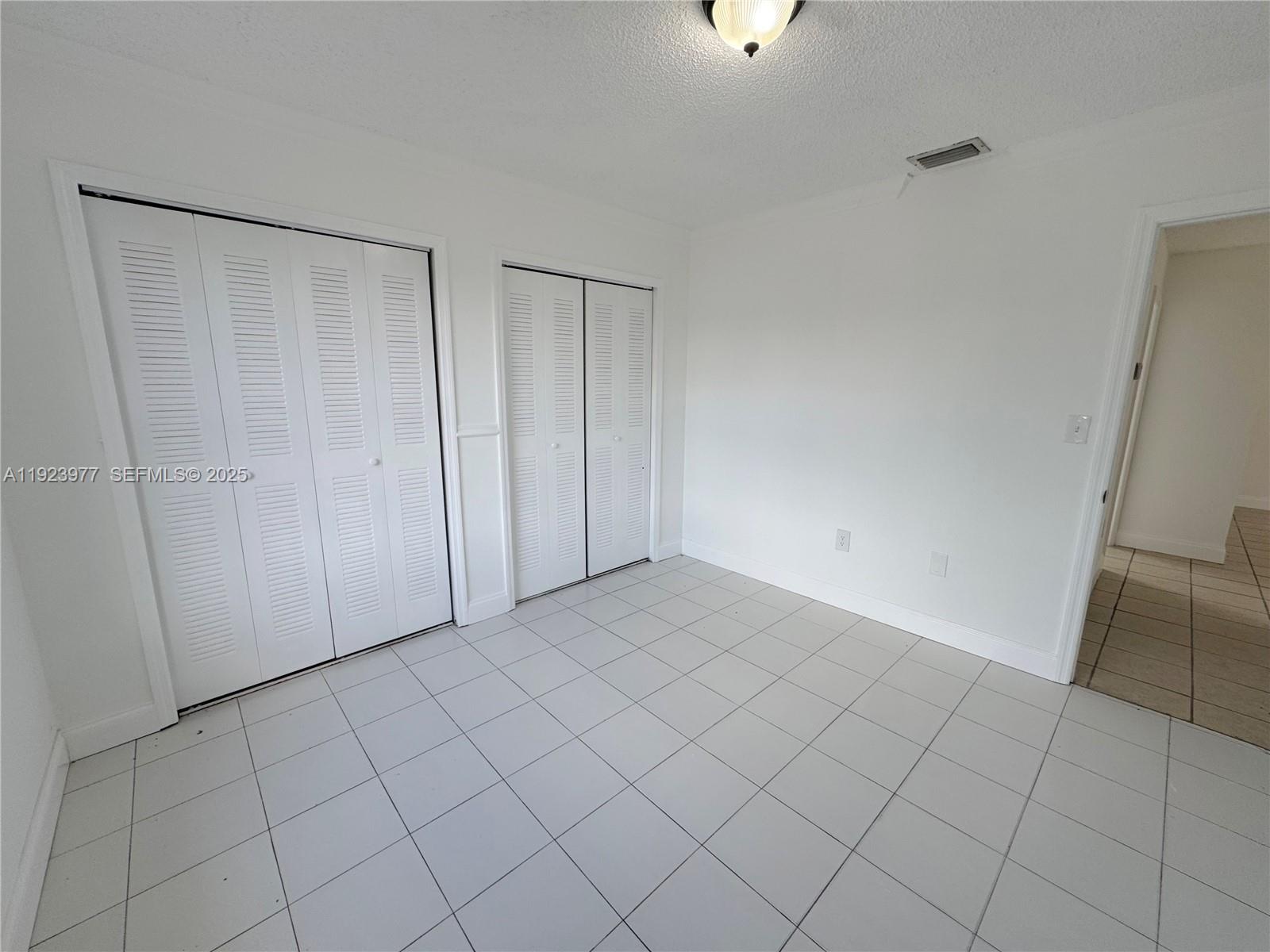 See details / 3064 sq. ft. $ 2025-12-02 0 Photo