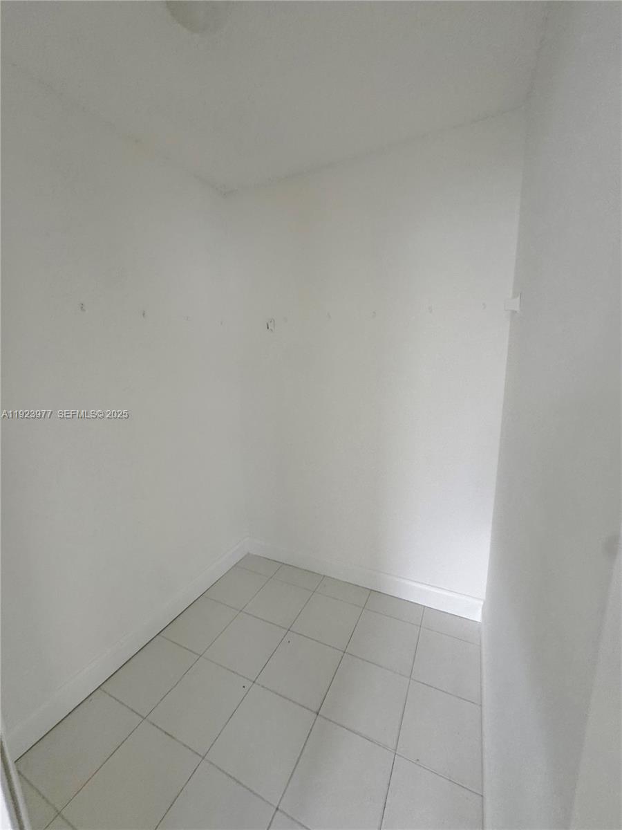 See details / 3064 sq. ft. $ 2025-12-02 0 Photo