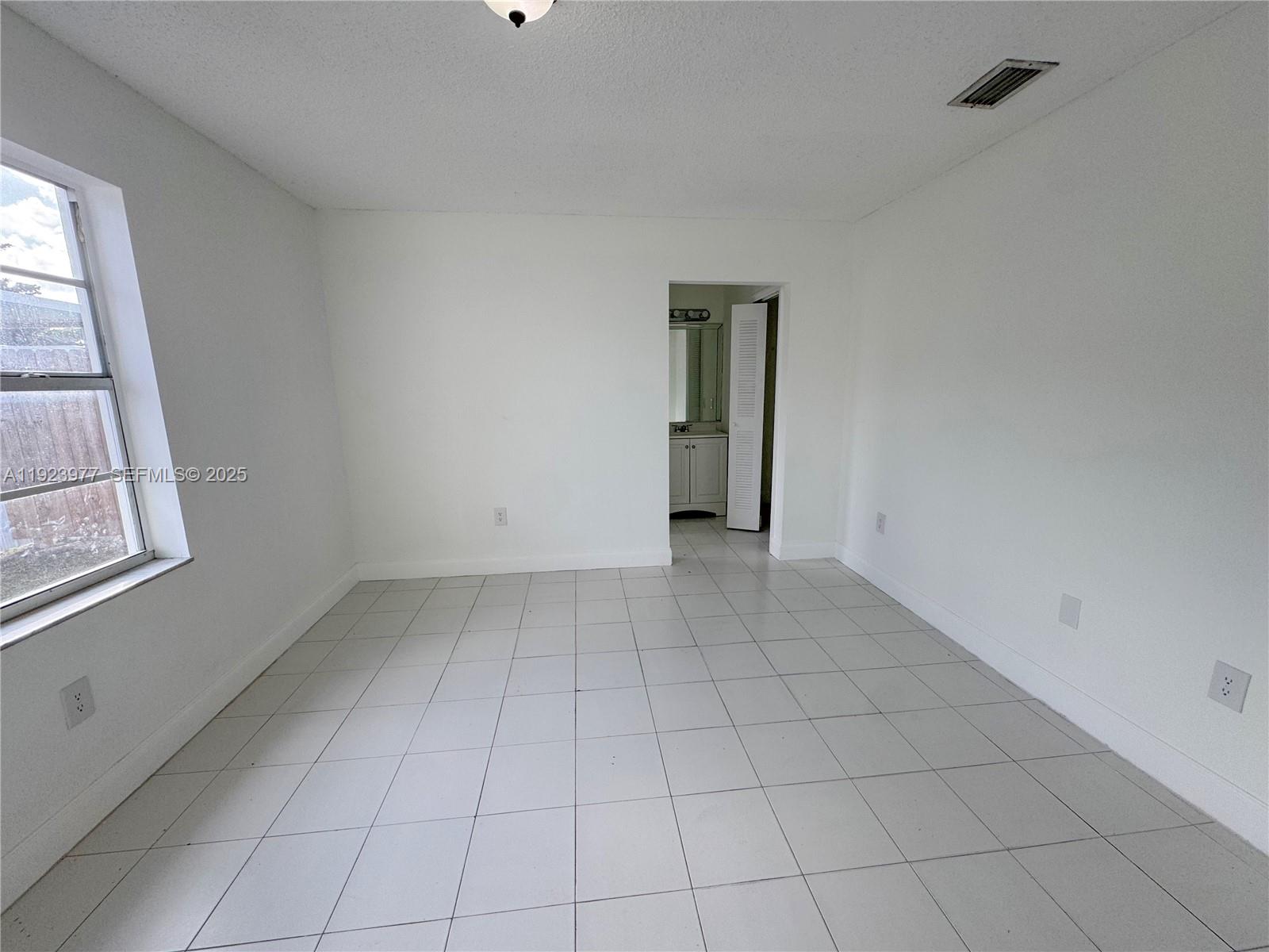 See details / 3064 sq. ft. $ 2025-12-02 0 Photo