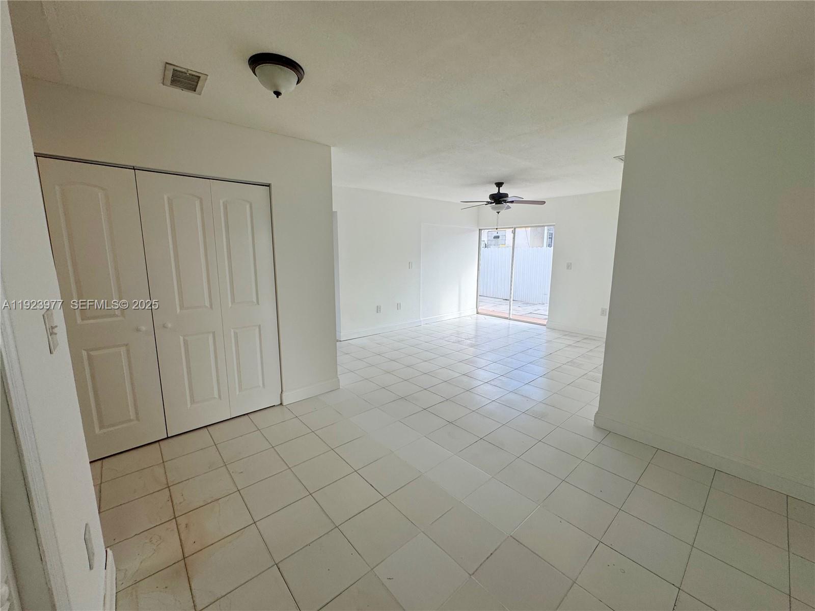 See details / 3064 sq. ft. $ 2025-12-02 0 Photo