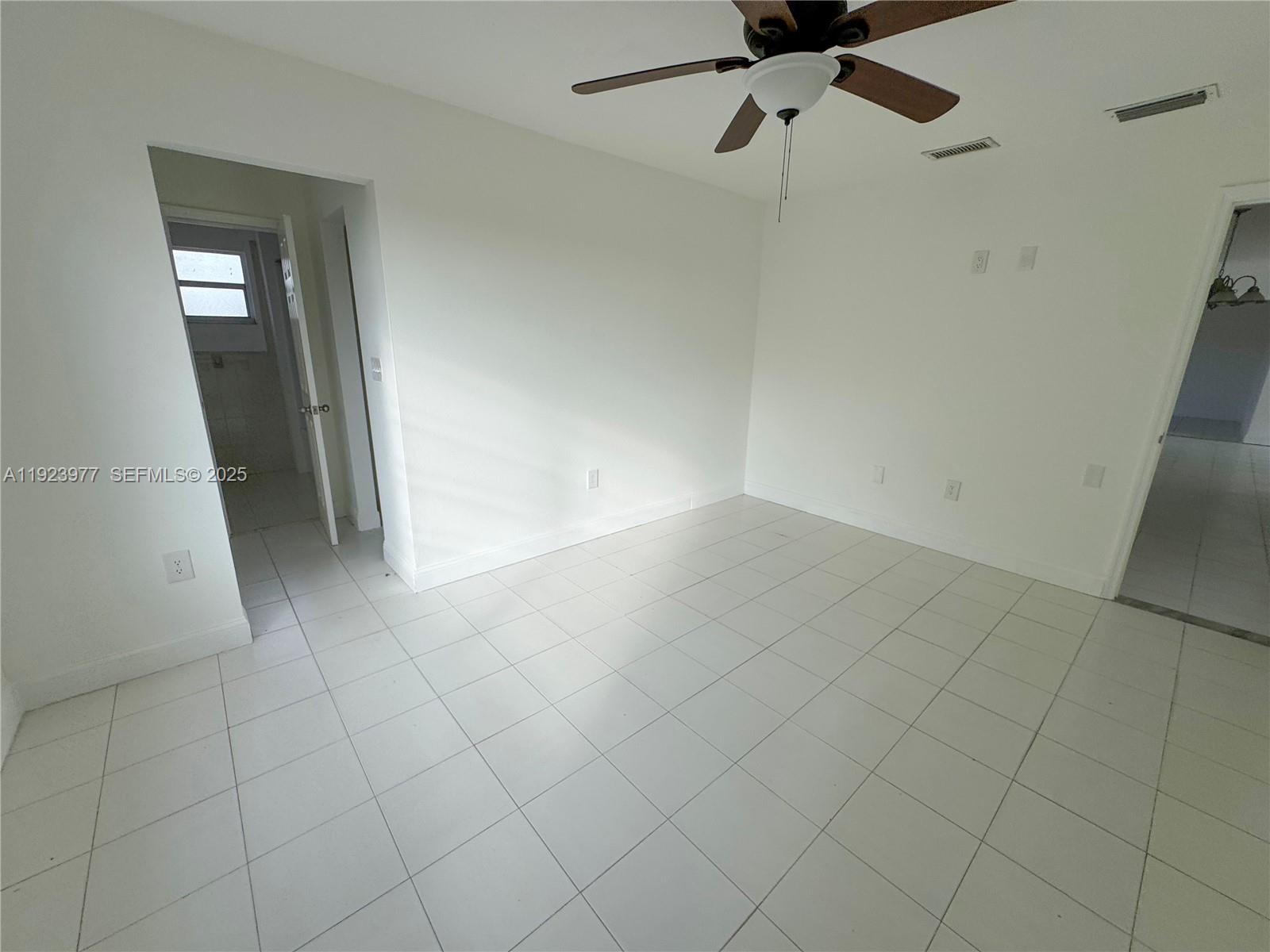 See details / 3064 sq. ft. $ 2025-12-02 0 Photo