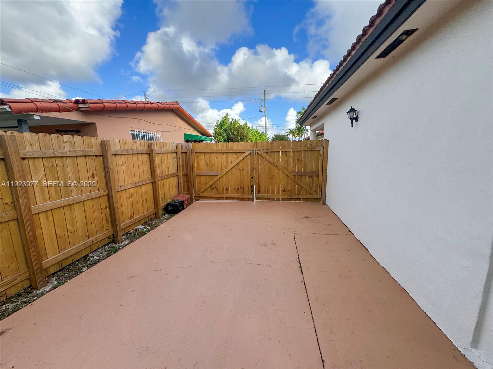 See details / 3064 sq. ft. $ 2025-12-02 0 Photo