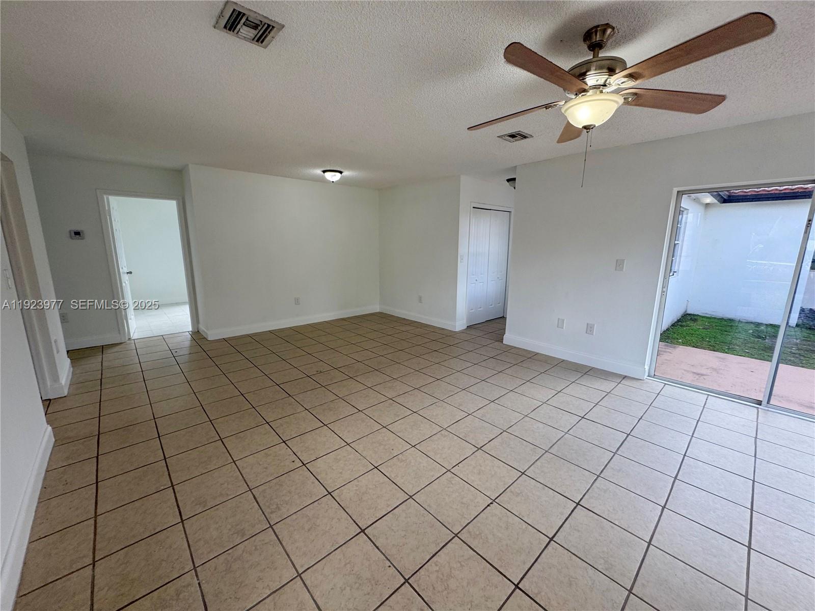 See details / 3064 sq. ft. $ 2025-12-02 0 Photo