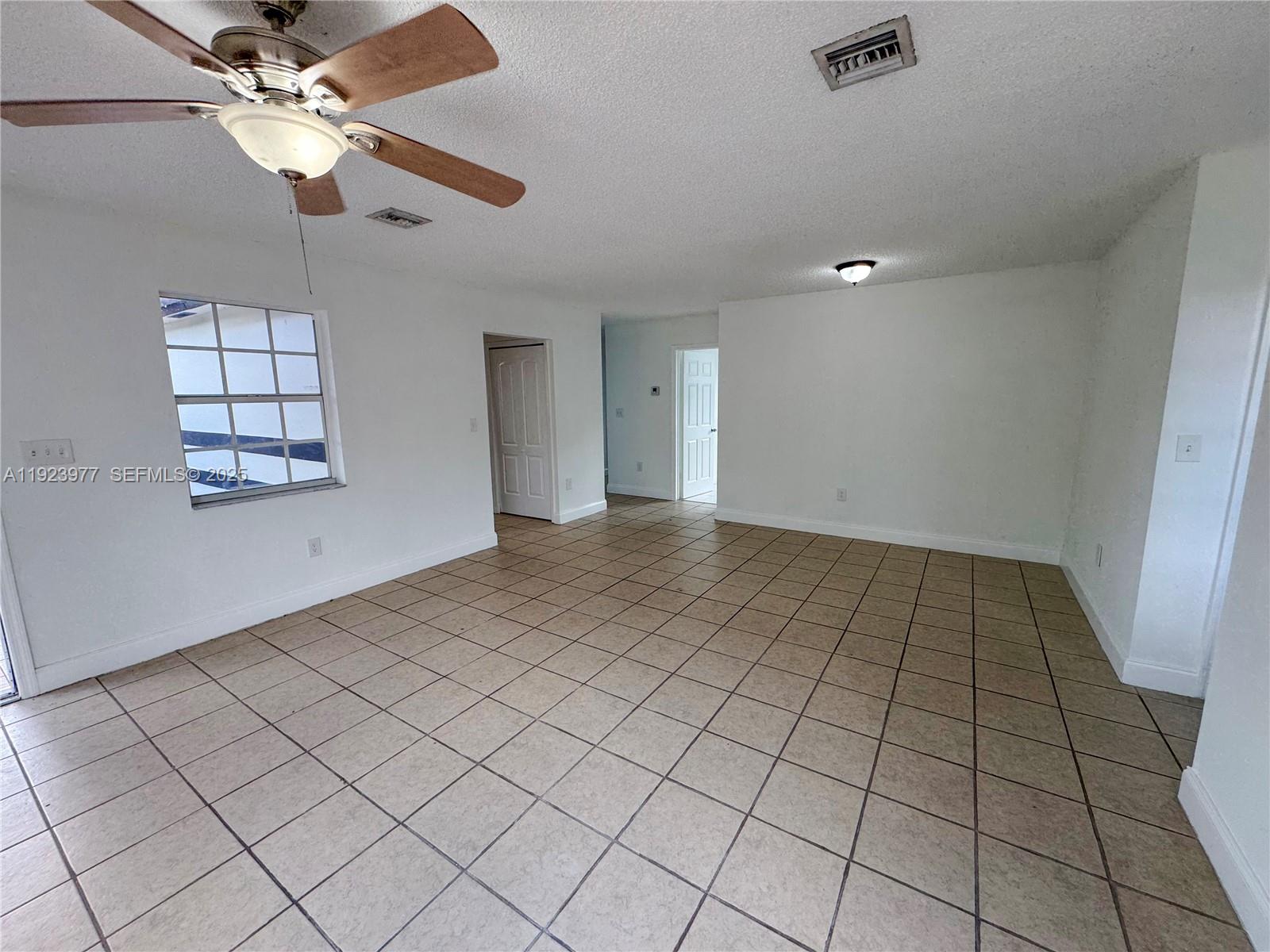 See details / 3064 sq. ft. $ 2025-12-02 0 Photo