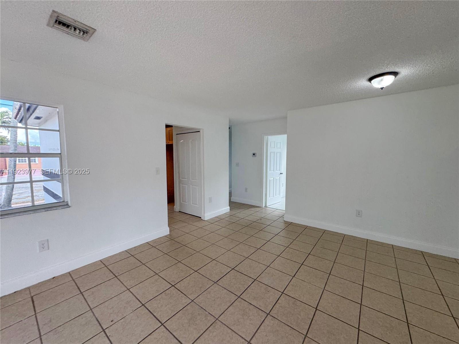 See details / 3064 sq. ft. $ 2025-12-02 0 Photo