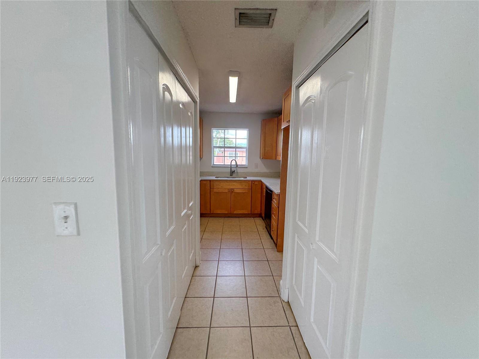 See details / 3064 sq. ft. $ 2025-12-02 0 Photo