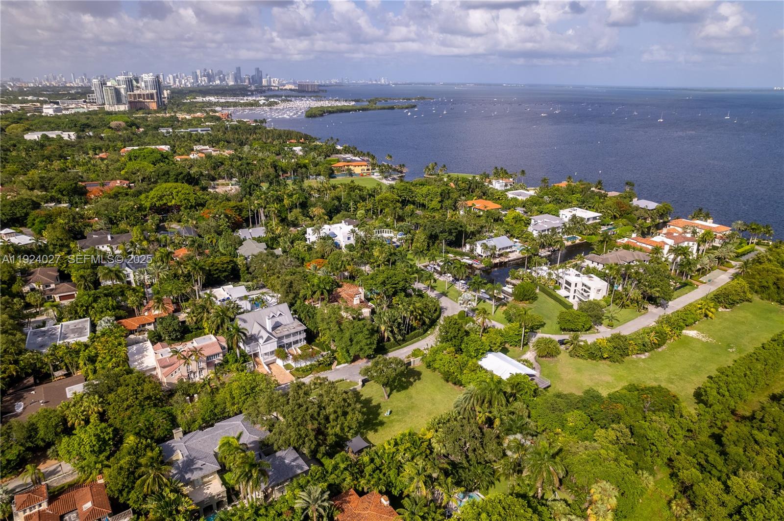   /   sq. ft. $ 2025-12-02 0 foto