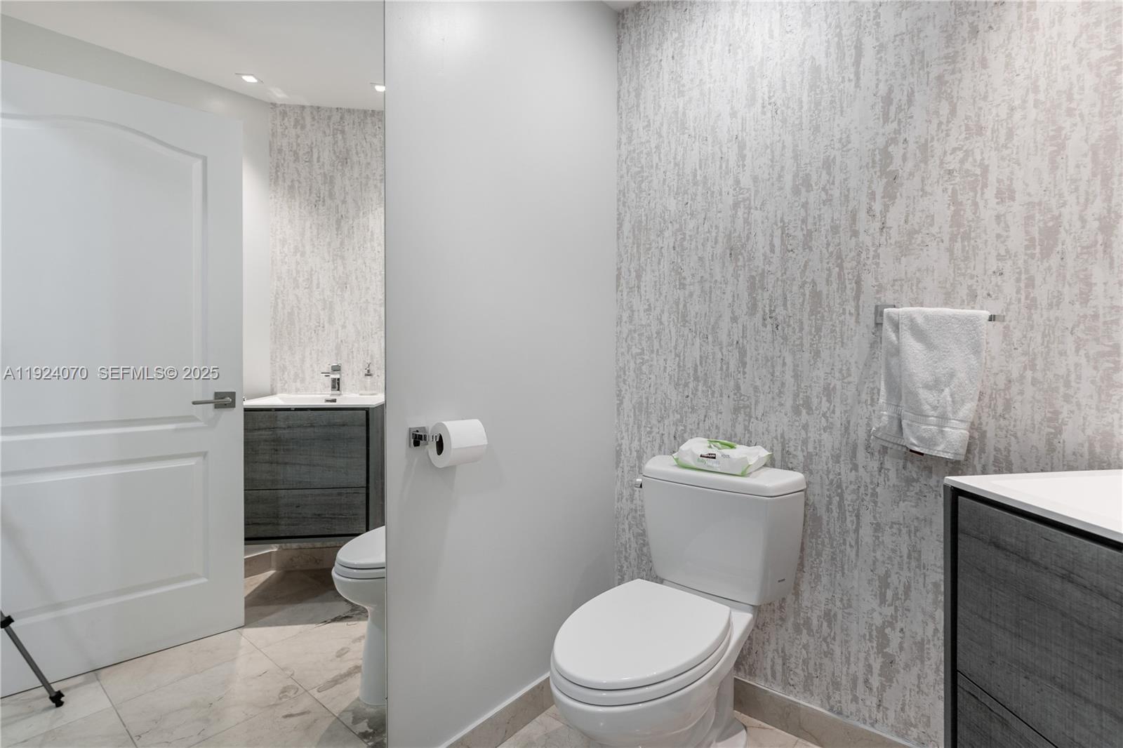 Photo of 18460 30th Ave  (18460), Aventura, Florida, 33160 - 