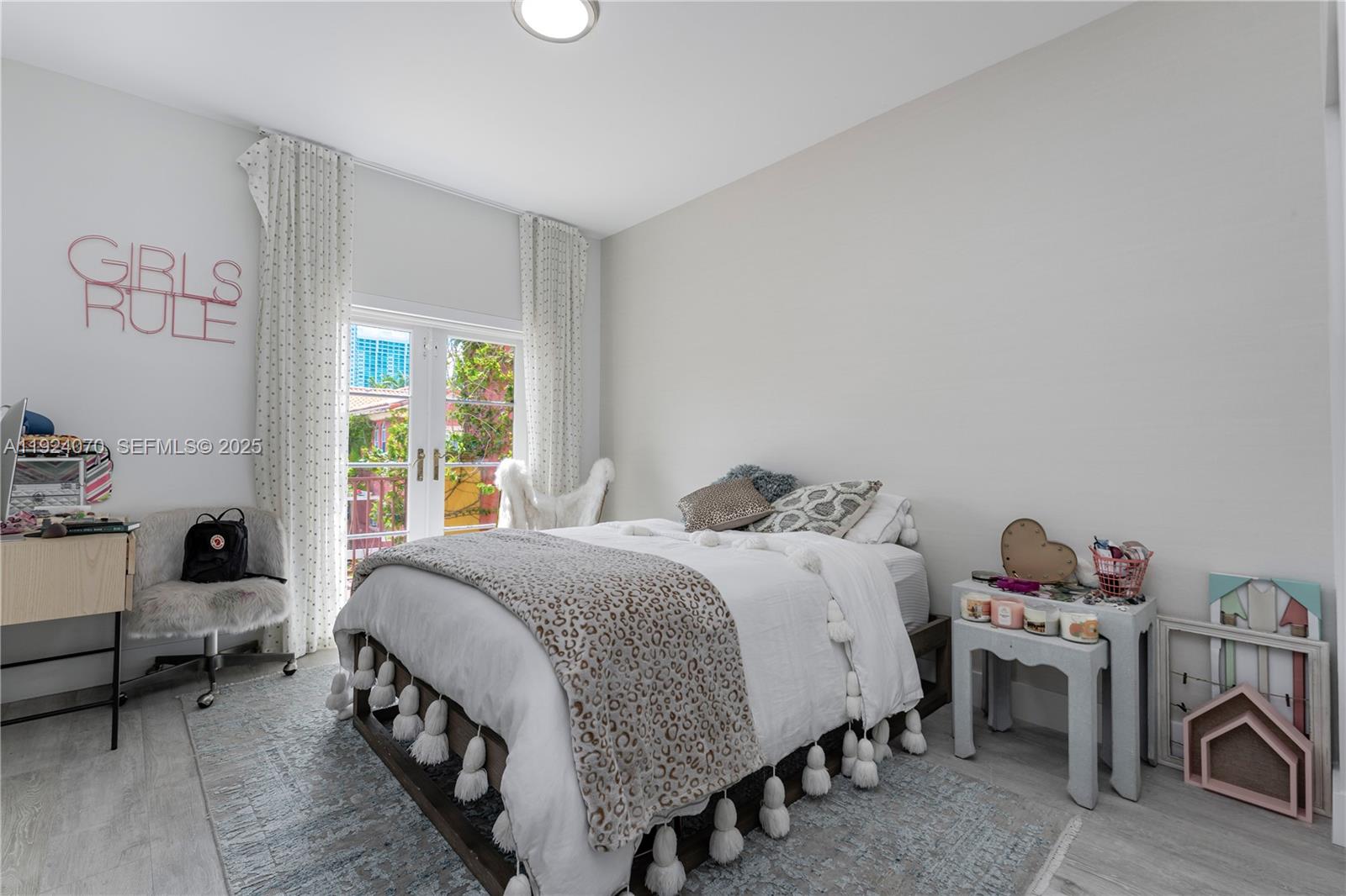 Photo of 18460 30th Ave  (18460), Aventura, Florida, 33160 - 