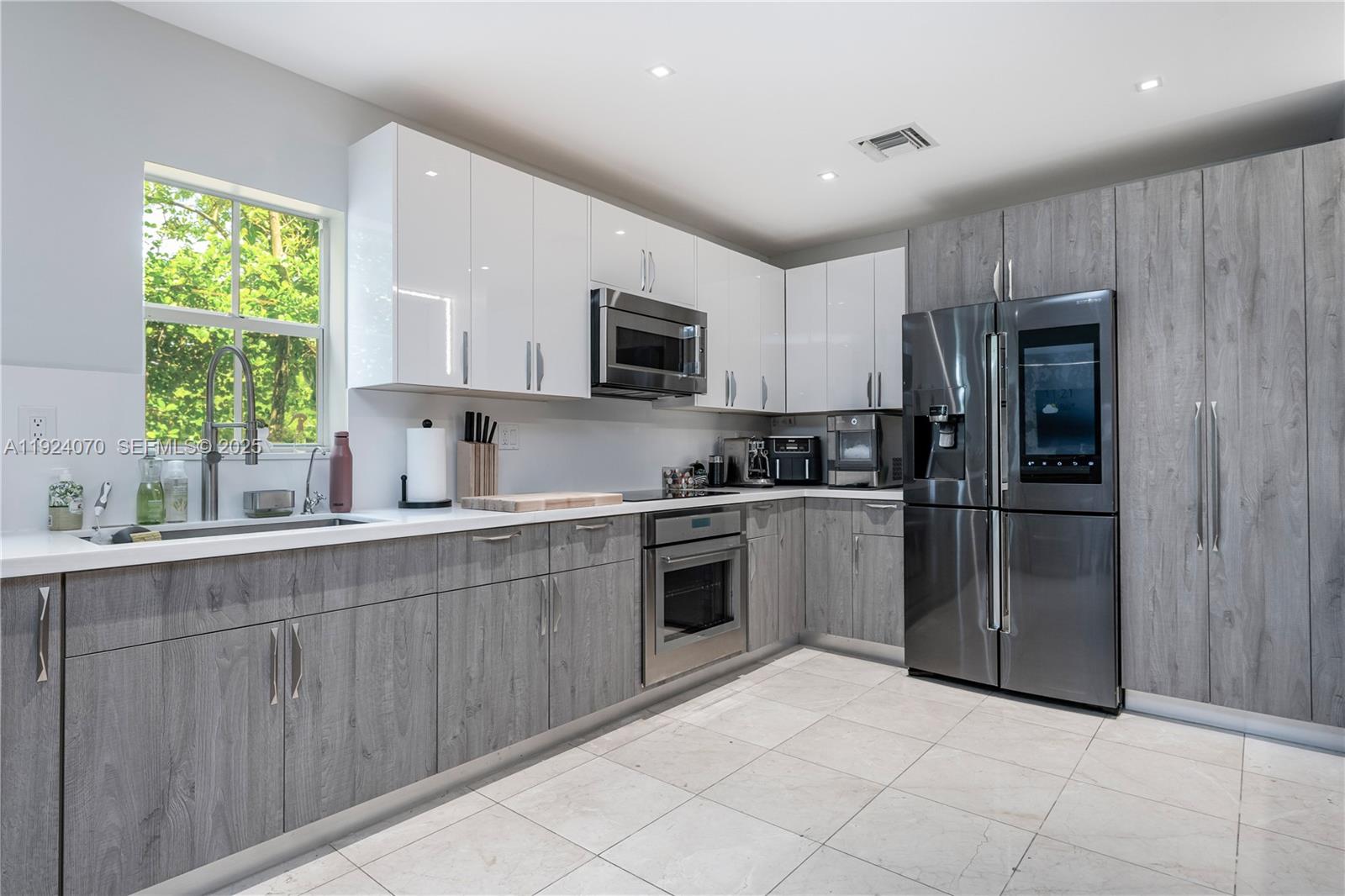 Photo of 18460 30th Ave  (18460), Aventura, Florida, 33160 - 