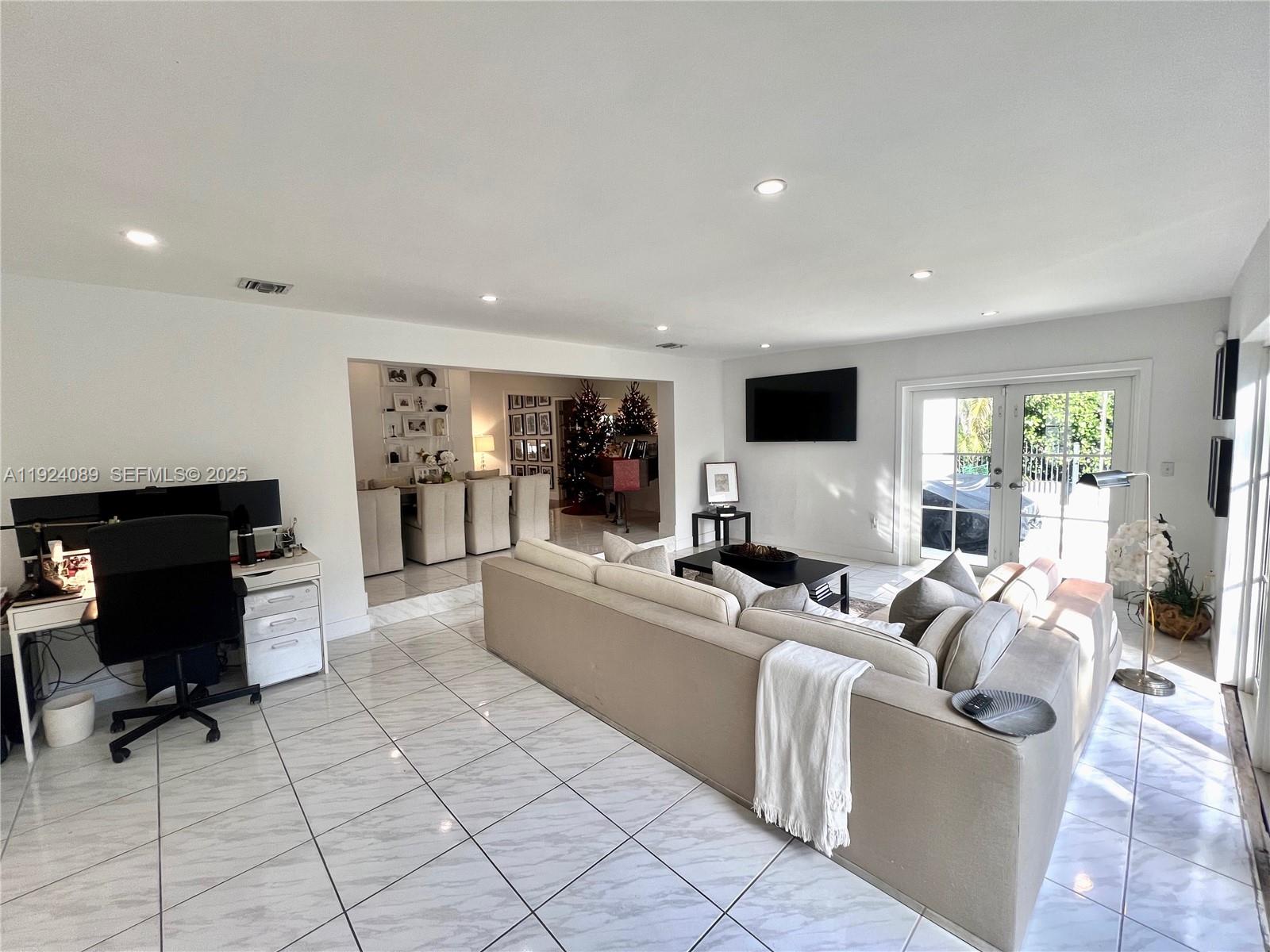 1558 4 / 3 2353 sq. ft. $ 2025-12-02 0 Photo