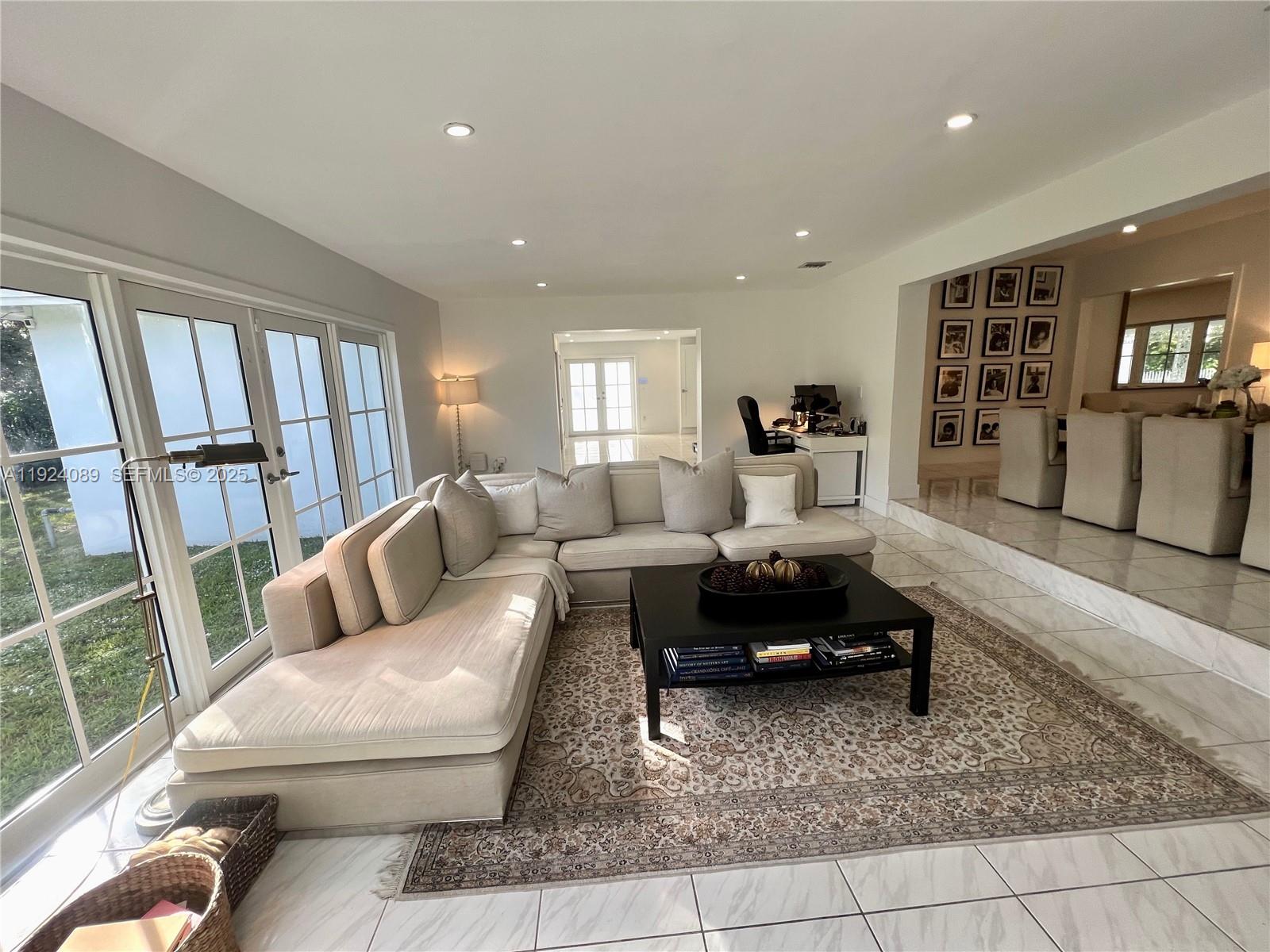 1558 4 / 3 2353 sq. ft. $ 2025-12-02 0 Photo