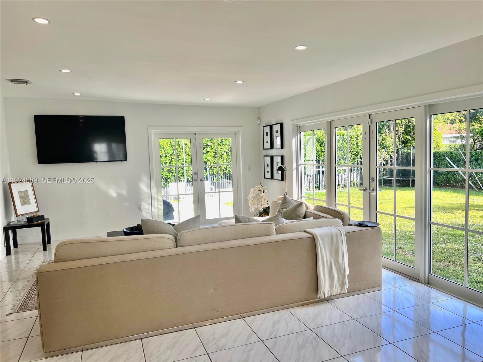 1558 4 / 3 2353 sq. ft. $ 2025-12-02 0 Photo