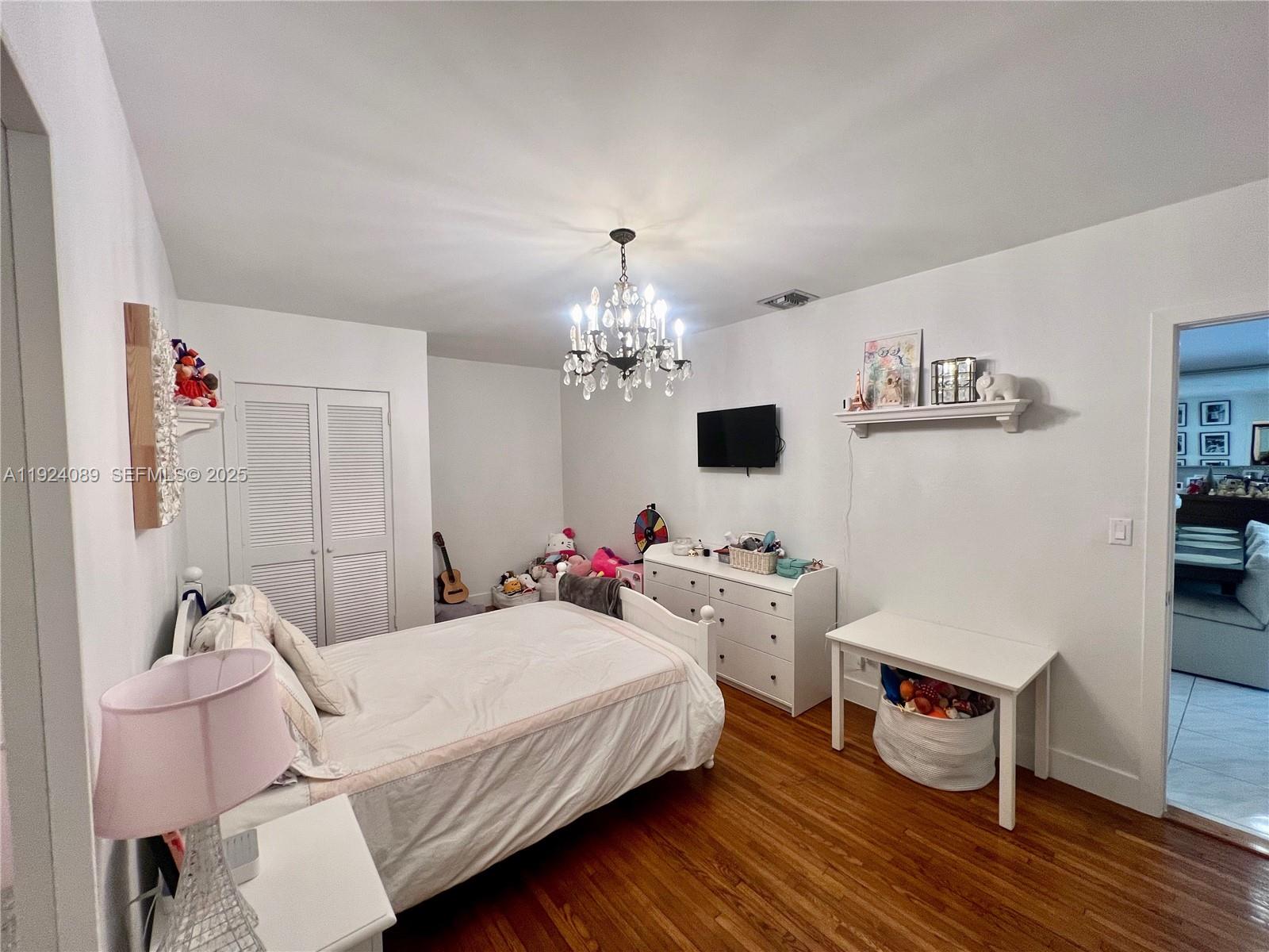 1558 4 / 3 2353 sq. ft. $ 2025-12-02 0 Photo