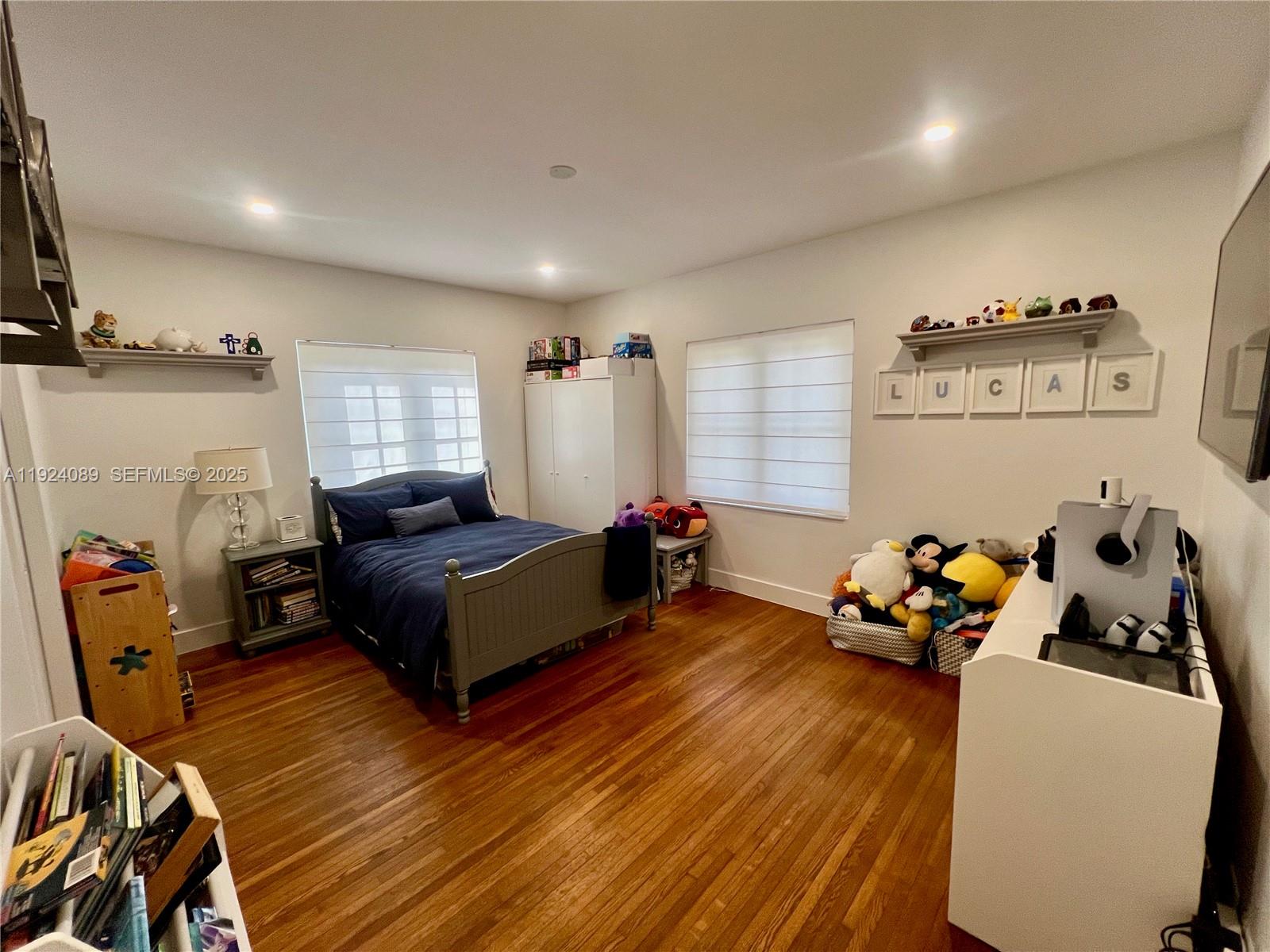 1558 4 / 3 2353 sq. ft. $ 2025-12-02 0 Photo