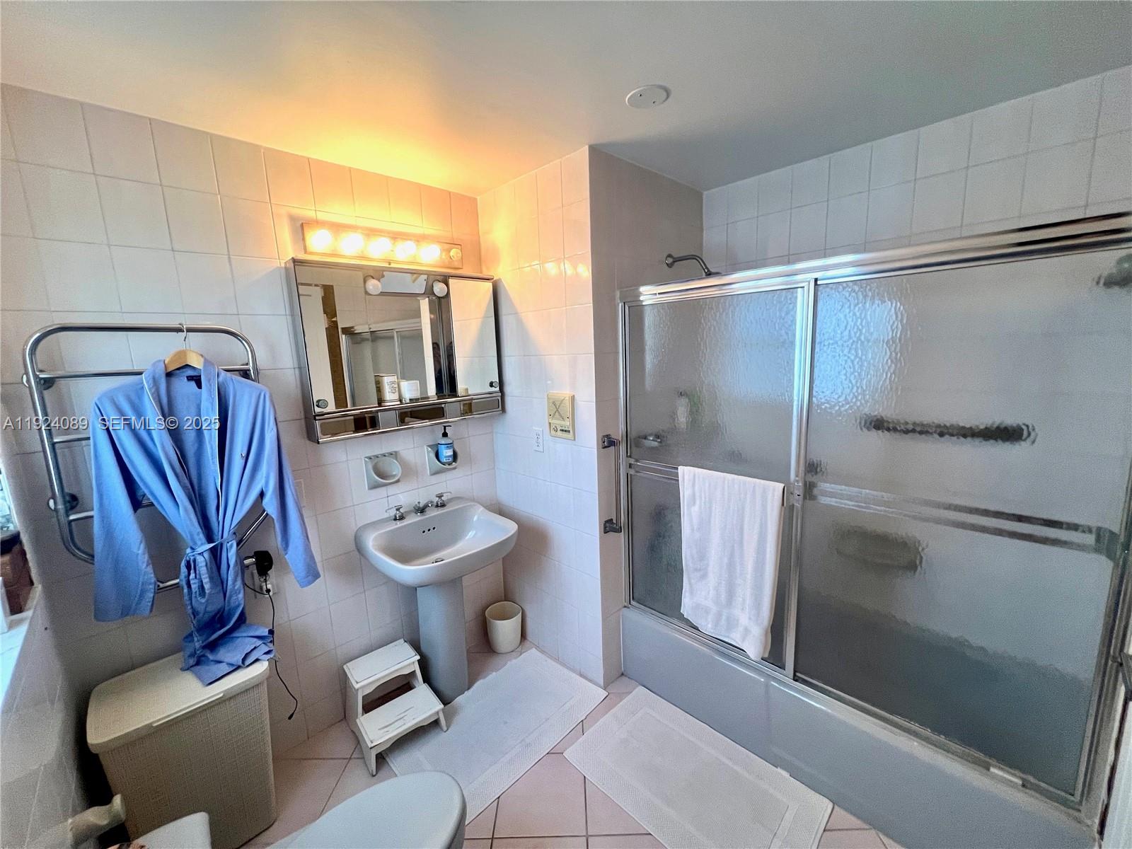 1558 4 / 3 2353 sq. ft. $ 2025-12-02 0 Photo