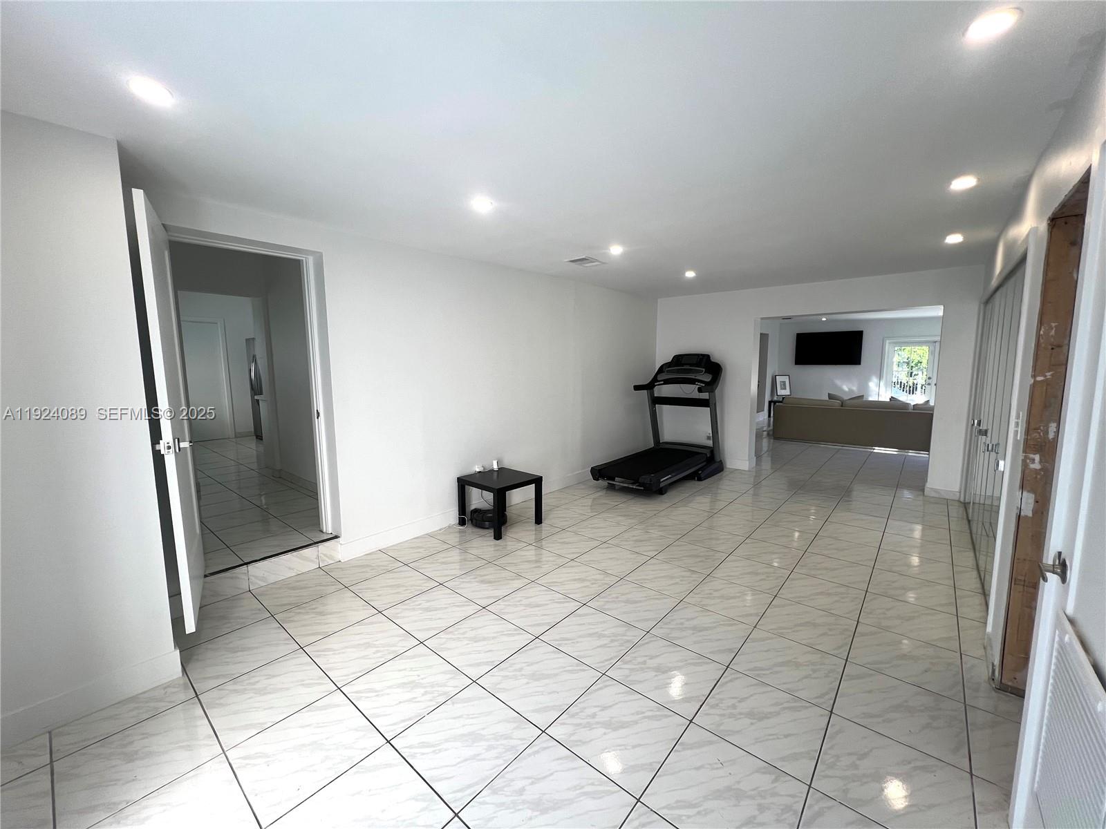 1558 4 / 3 2353 sq. ft. $ 2025-12-02 0 Photo