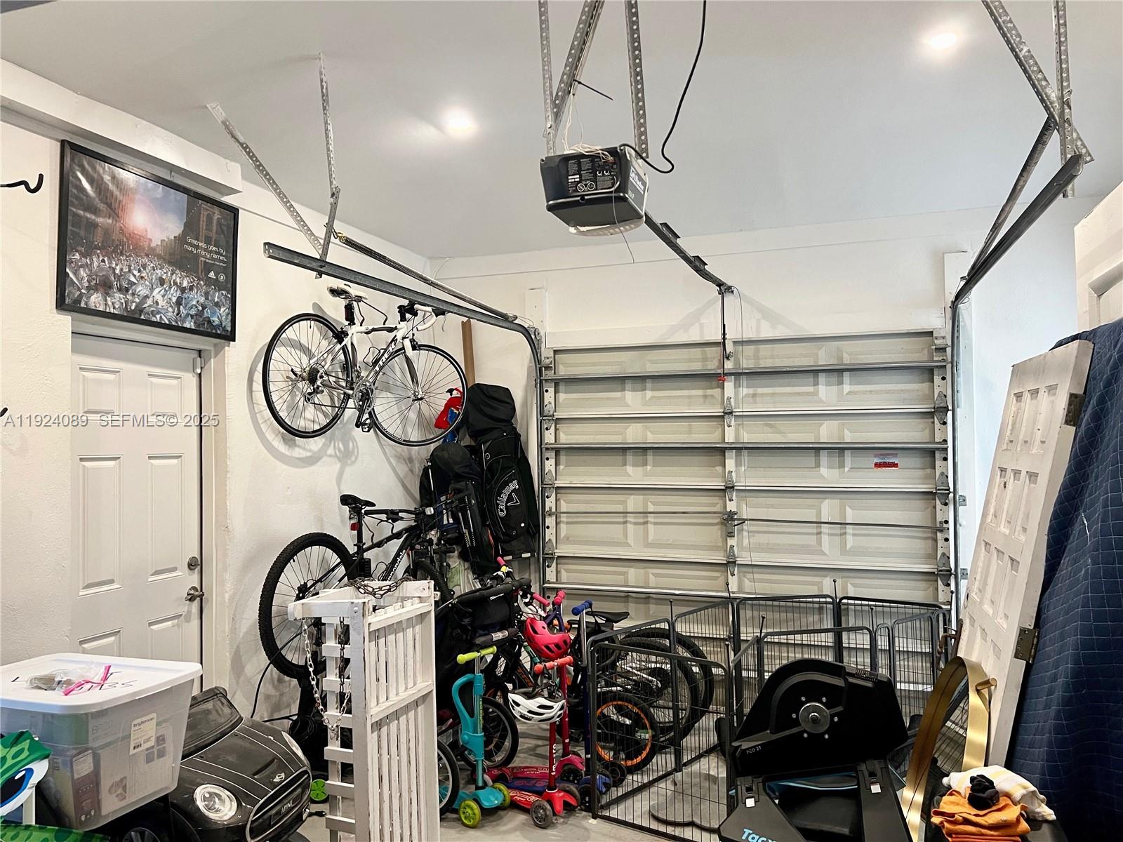 1558 4 / 3 2353 sq. ft. $ 2025-12-02 0 Photo