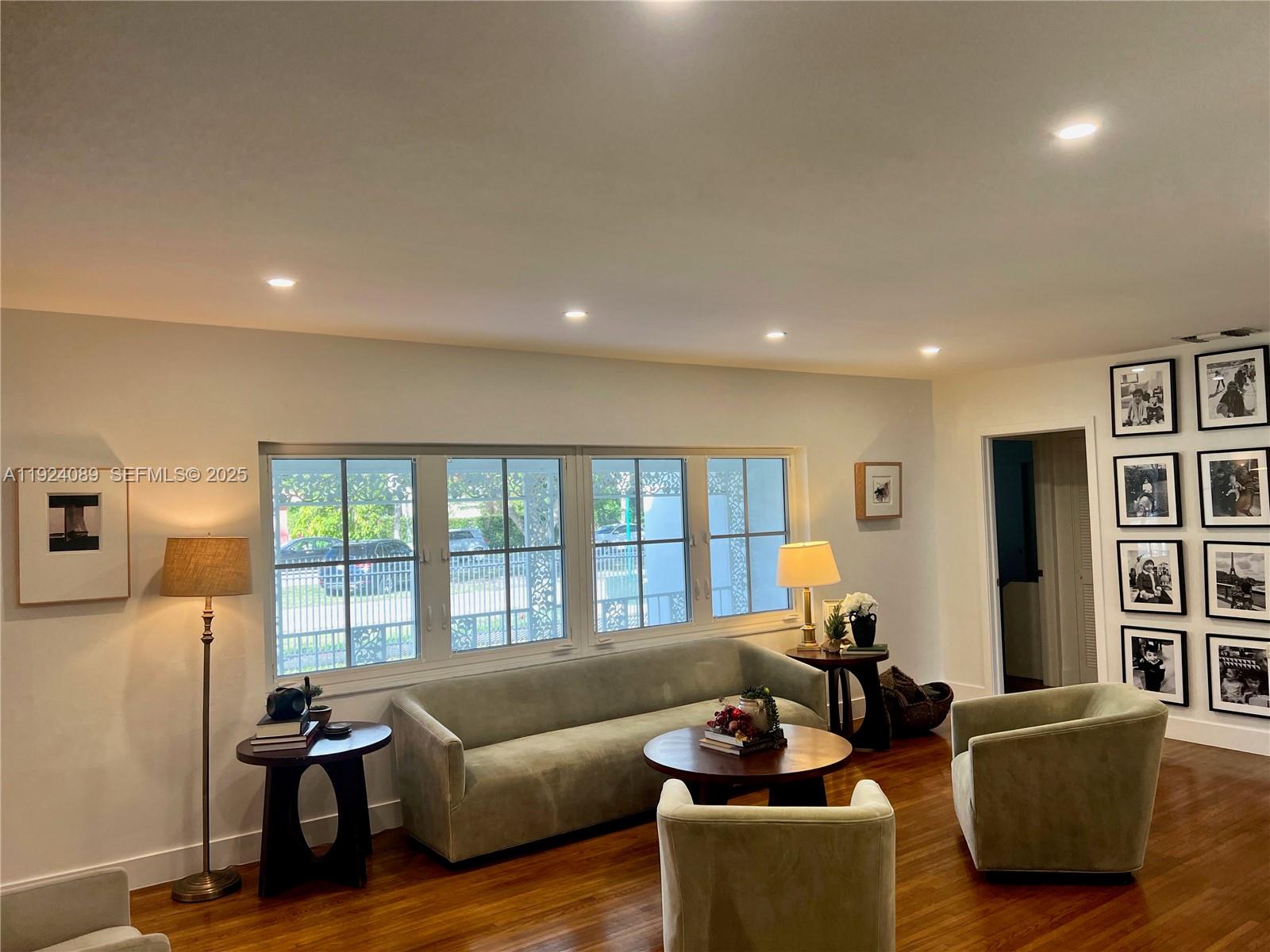 1558 4 / 3 2353 sq. ft. $ 2025-12-02 0 Photo