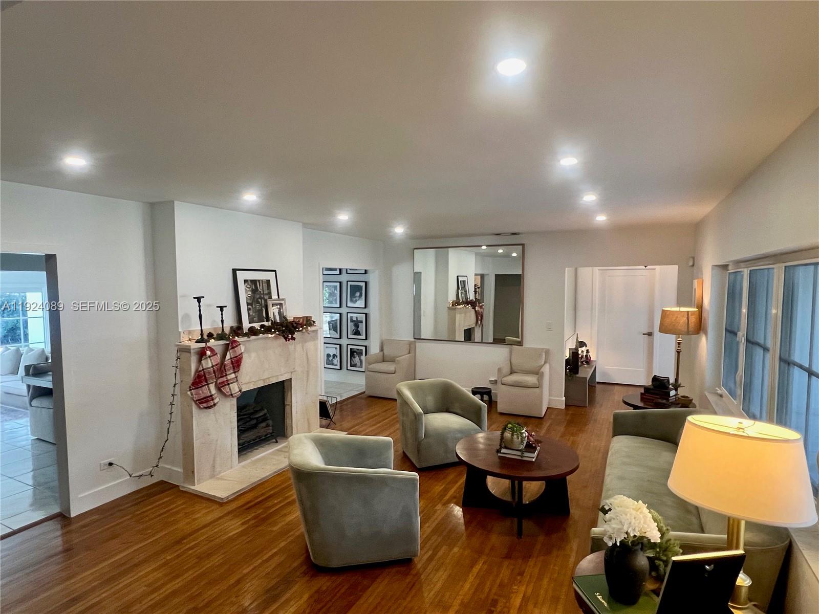 1558 4 / 3 2353 sq. ft. $ 2025-12-02 0 Photo