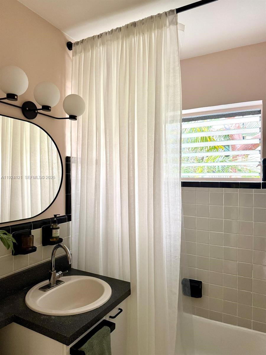 8-1127 1 / 1 600 sq. ft. $ 2025-12-02 0 foto