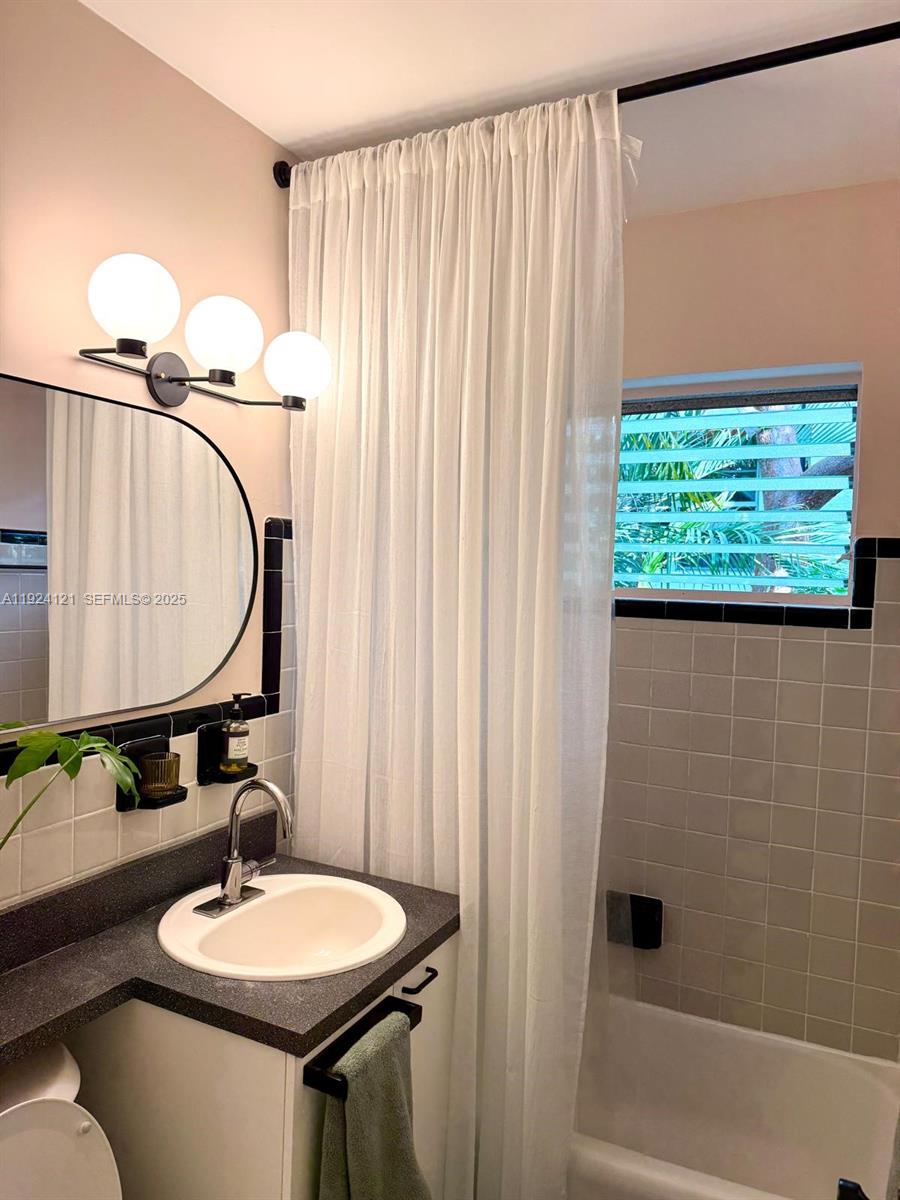 8-1127 1 / 1 600 sq. ft. $ 2025-12-02 0 foto