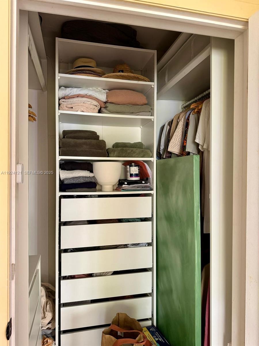 8-1127 1 / 1 600 sq. ft. $ 2025-12-02 0 foto