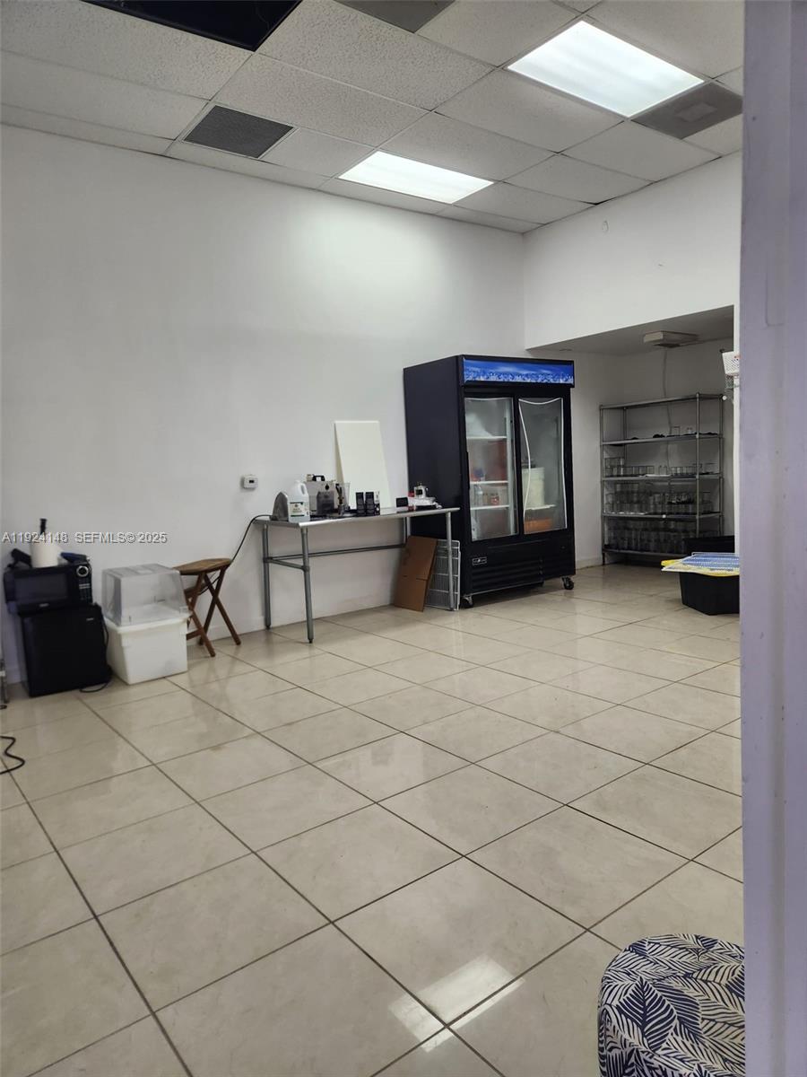   /   кв.футов $ 2025-12-03 0 Фото