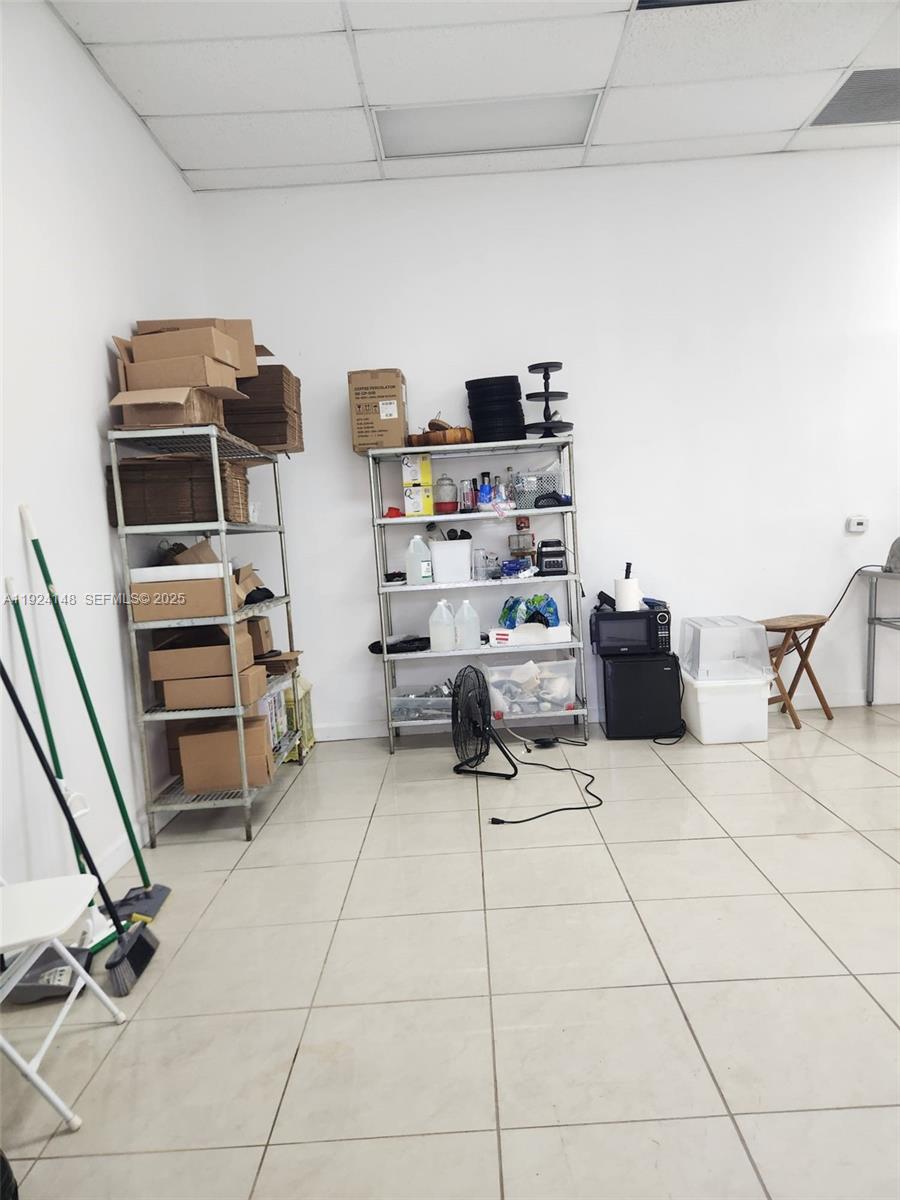   /   кв.футов $ 2025-12-03 0 Фото