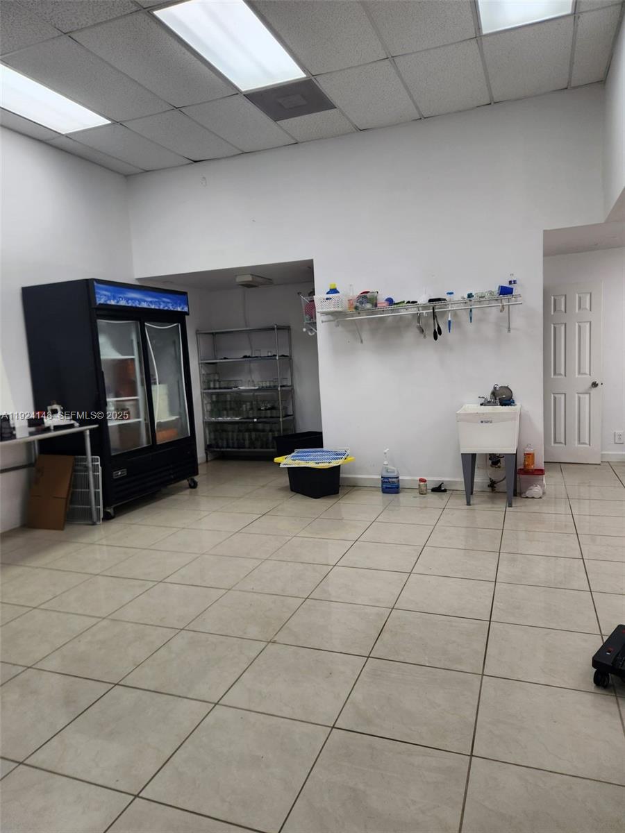   /   кв.футов $ 2025-12-03 0 Фото