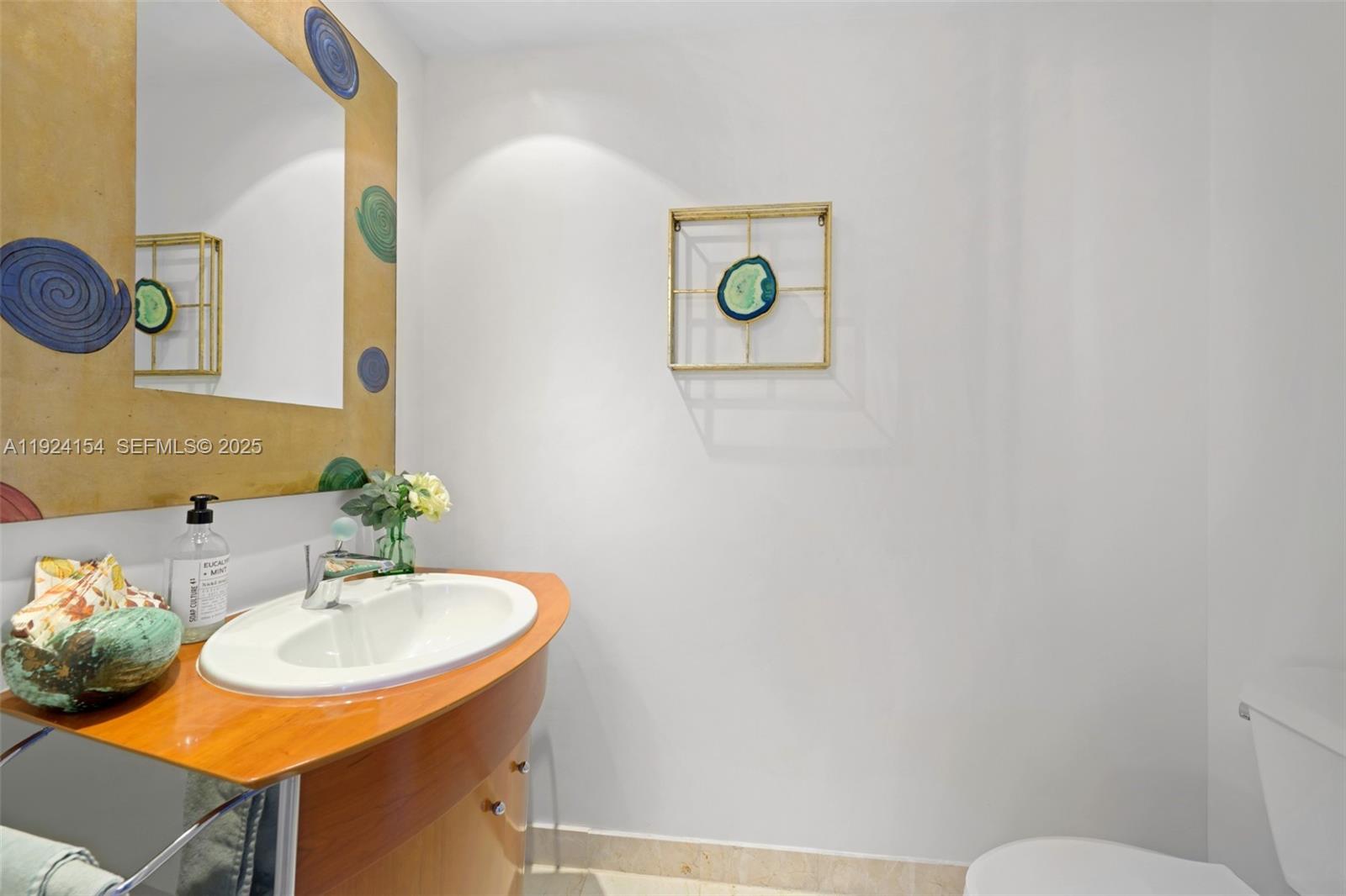 Photo of 3370 Hidden Bay Dr #1606, Aventura, Florida, 33180 - powder room