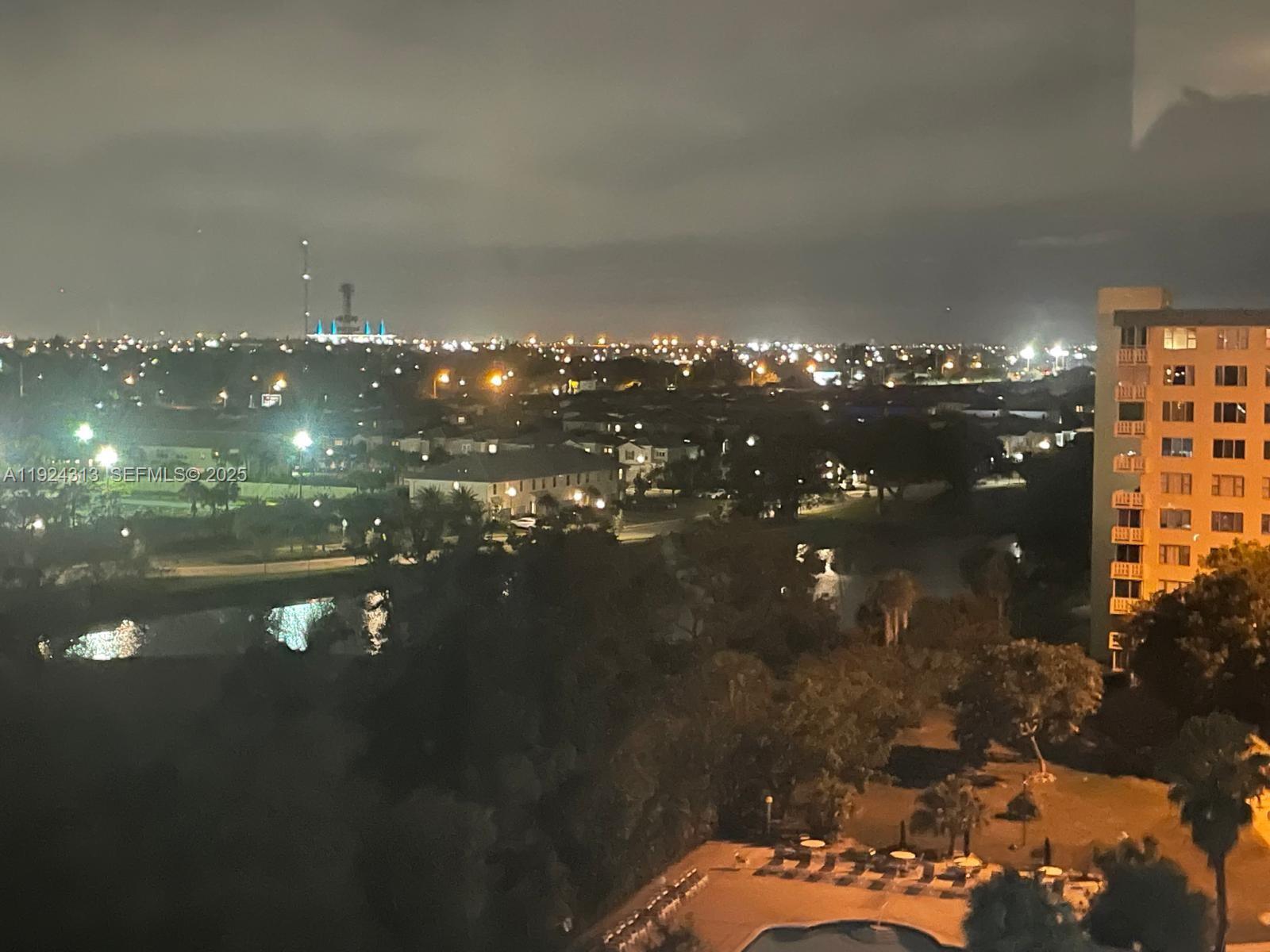 Подробнее 1015 2 / 2 1132 кв.футов $ 2025-12-03 0 Фото