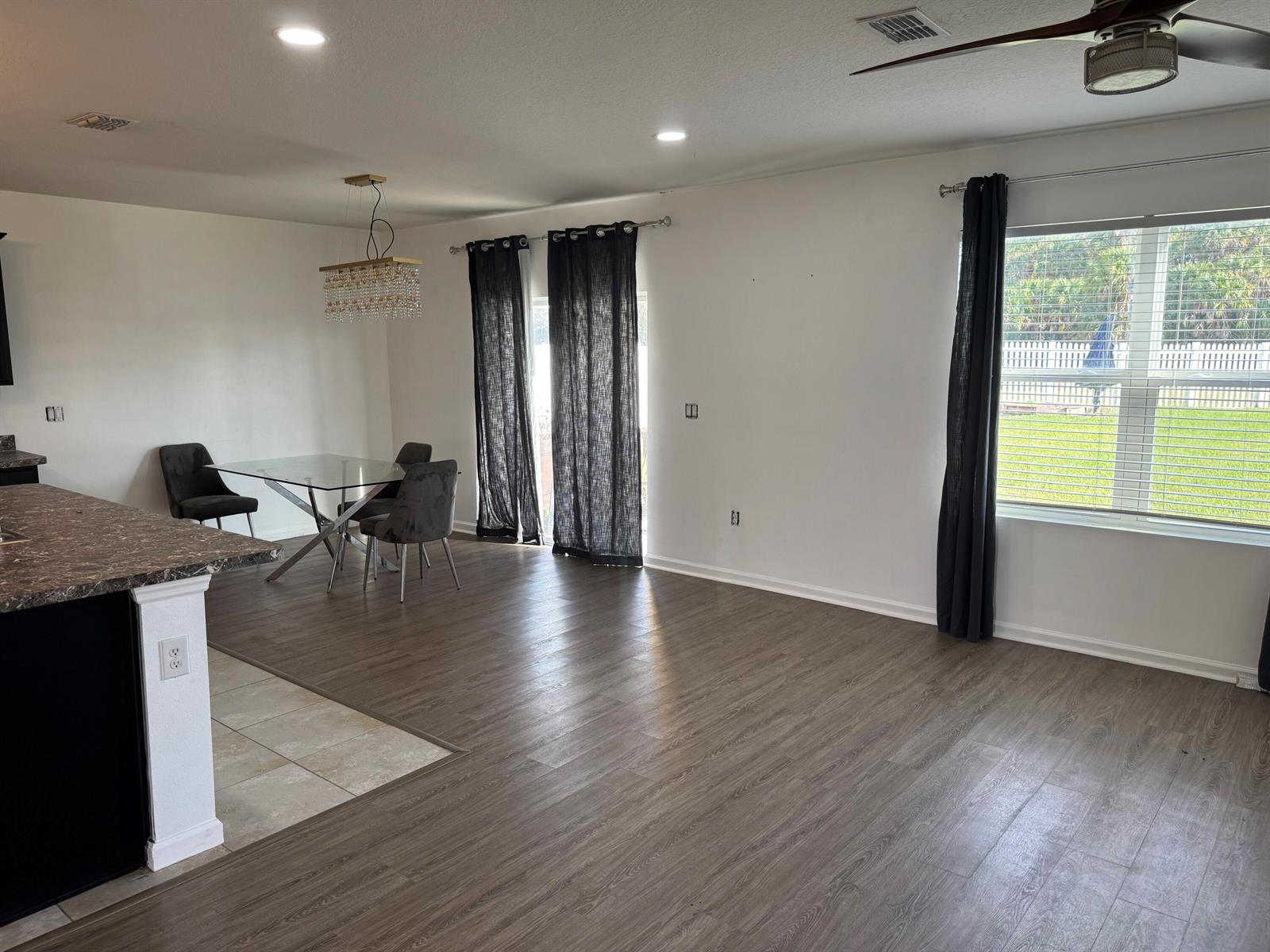 Ver detalles 11217 4 / 2002 sq. ft. $ 2026-06-19 0 foto