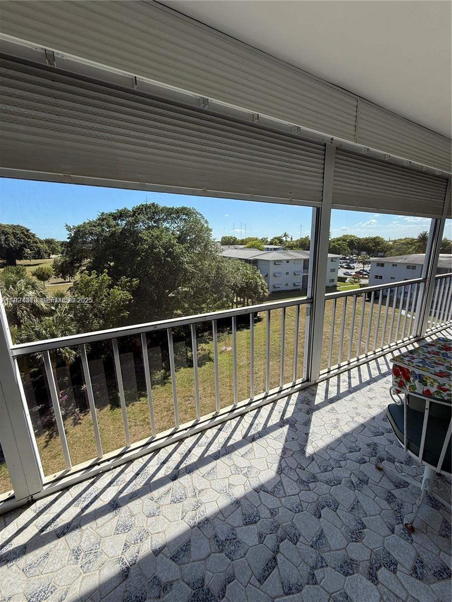 See details 511 2 / 2 992 sq. ft. $ 2025-12-03 0 Photo