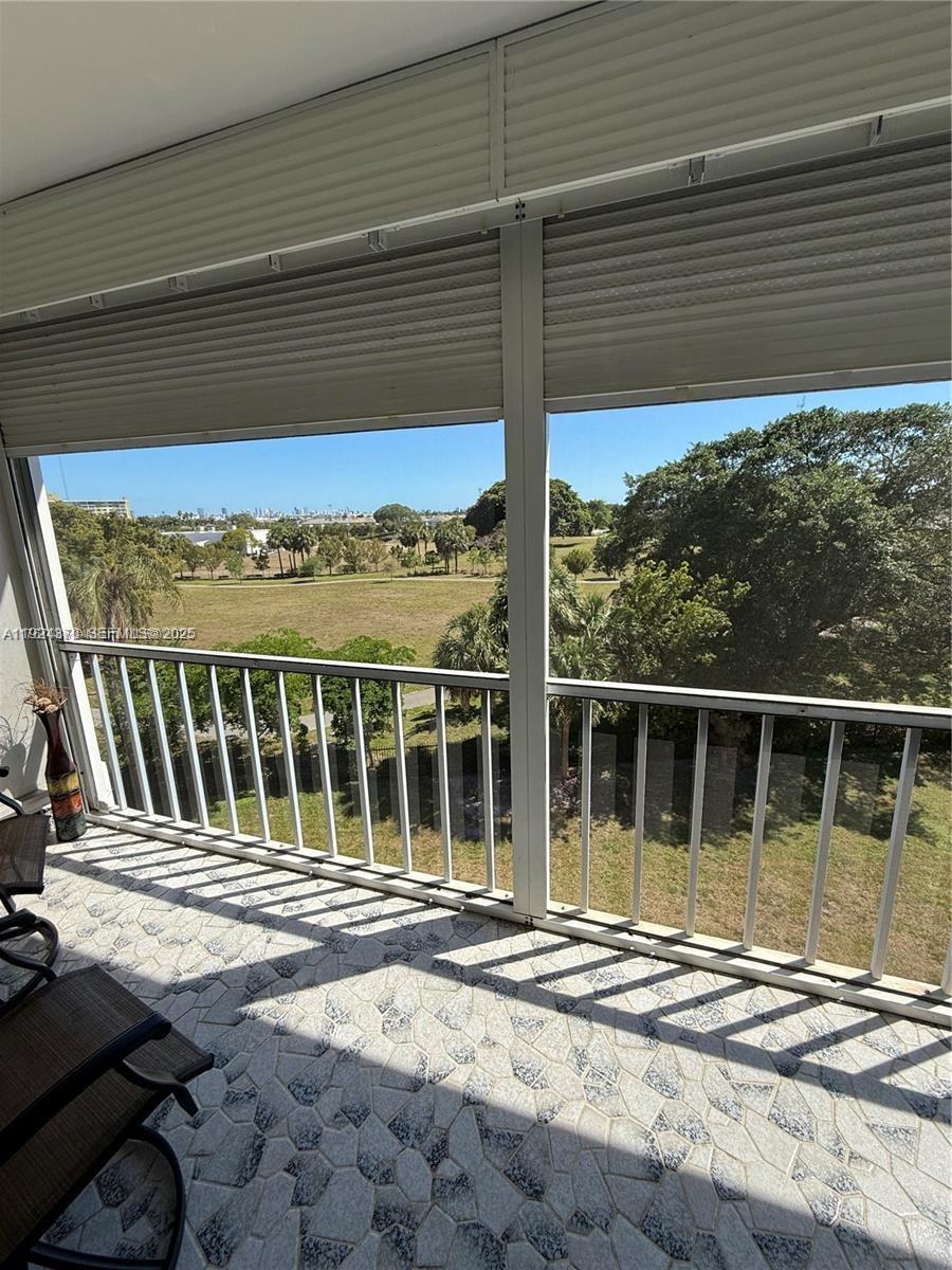 See details 511 2 / 2 992 sq. ft. $ 2025-12-03 0 Photo