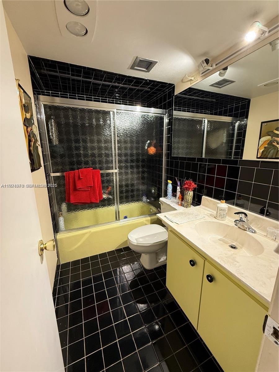 See details 511 2 / 2 992 sq. ft. $ 2025-12-03 0 Photo