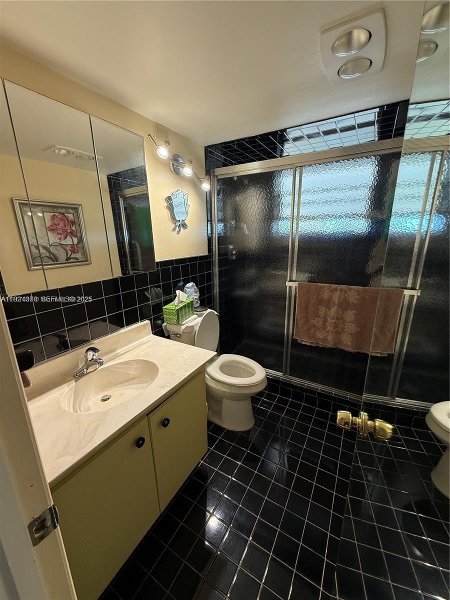 See details 511 2 / 2 992 sq. ft. $ 2025-12-03 0 Photo