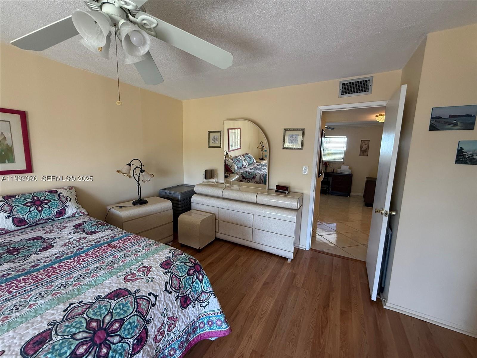 See details 511 2 / 2 992 sq. ft. $ 2025-12-03 0 Photo