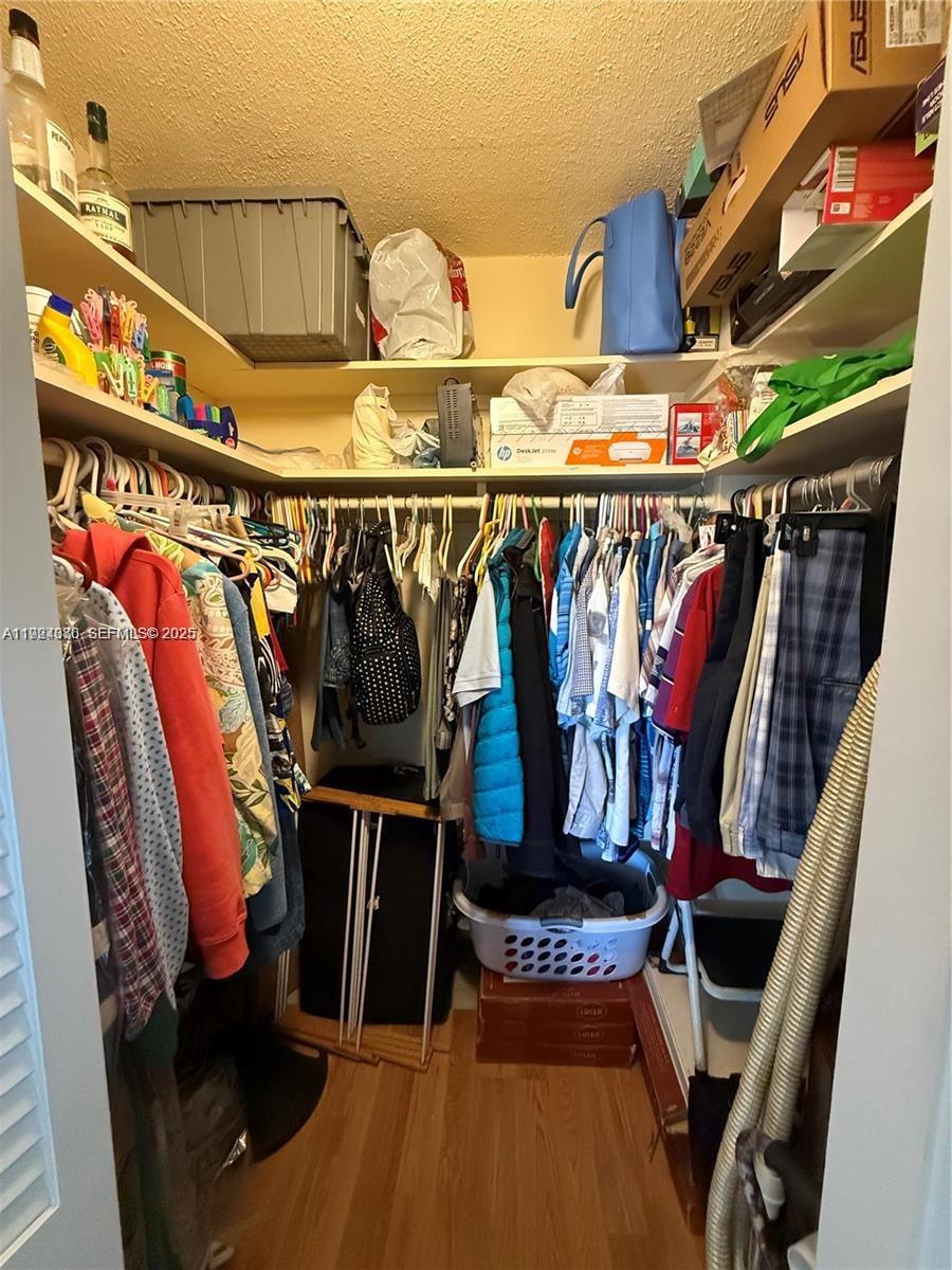 See details 511 2 / 2 992 sq. ft. $ 2025-12-03 0 Photo