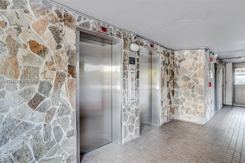 See details 511 2 / 2 992 sq. ft. $ 2025-12-03 0 Photo