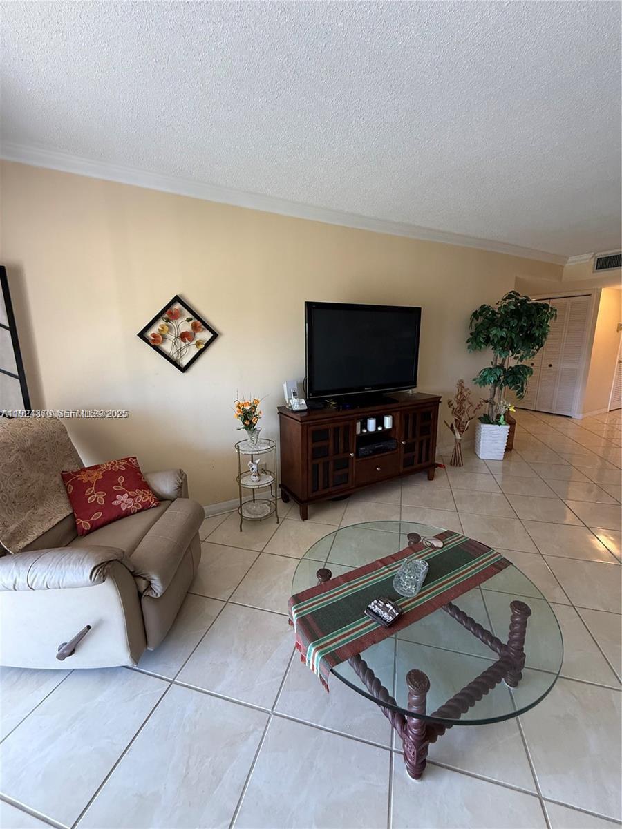 See details 511 2 / 2 992 sq. ft. $ 2025-12-03 0 Photo