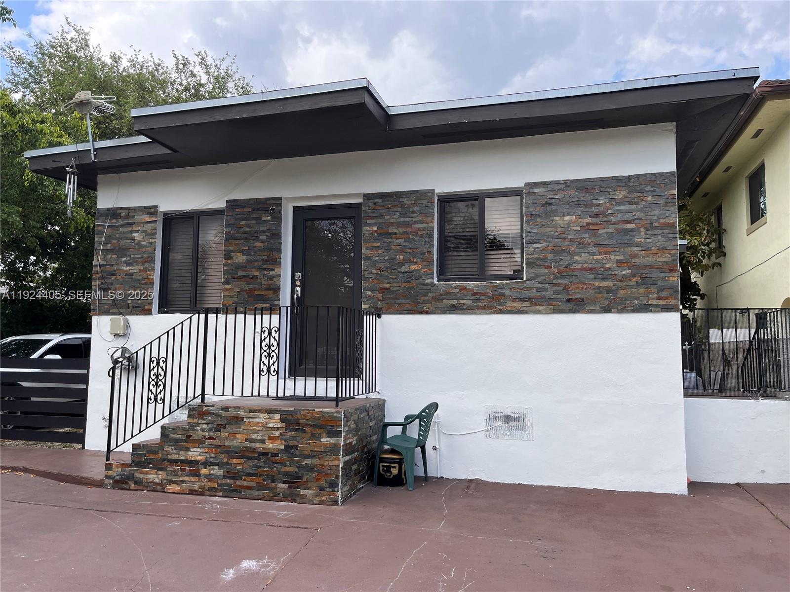 See details / 1244 sq. ft. $ 2025-12-03 0 Photo