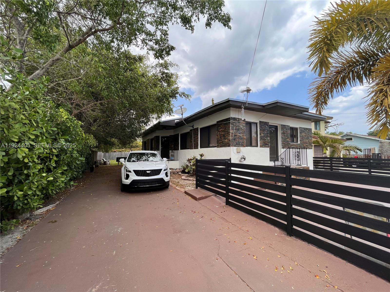 See details / 1244 sq. ft. $ 2025-12-03 0 Photo